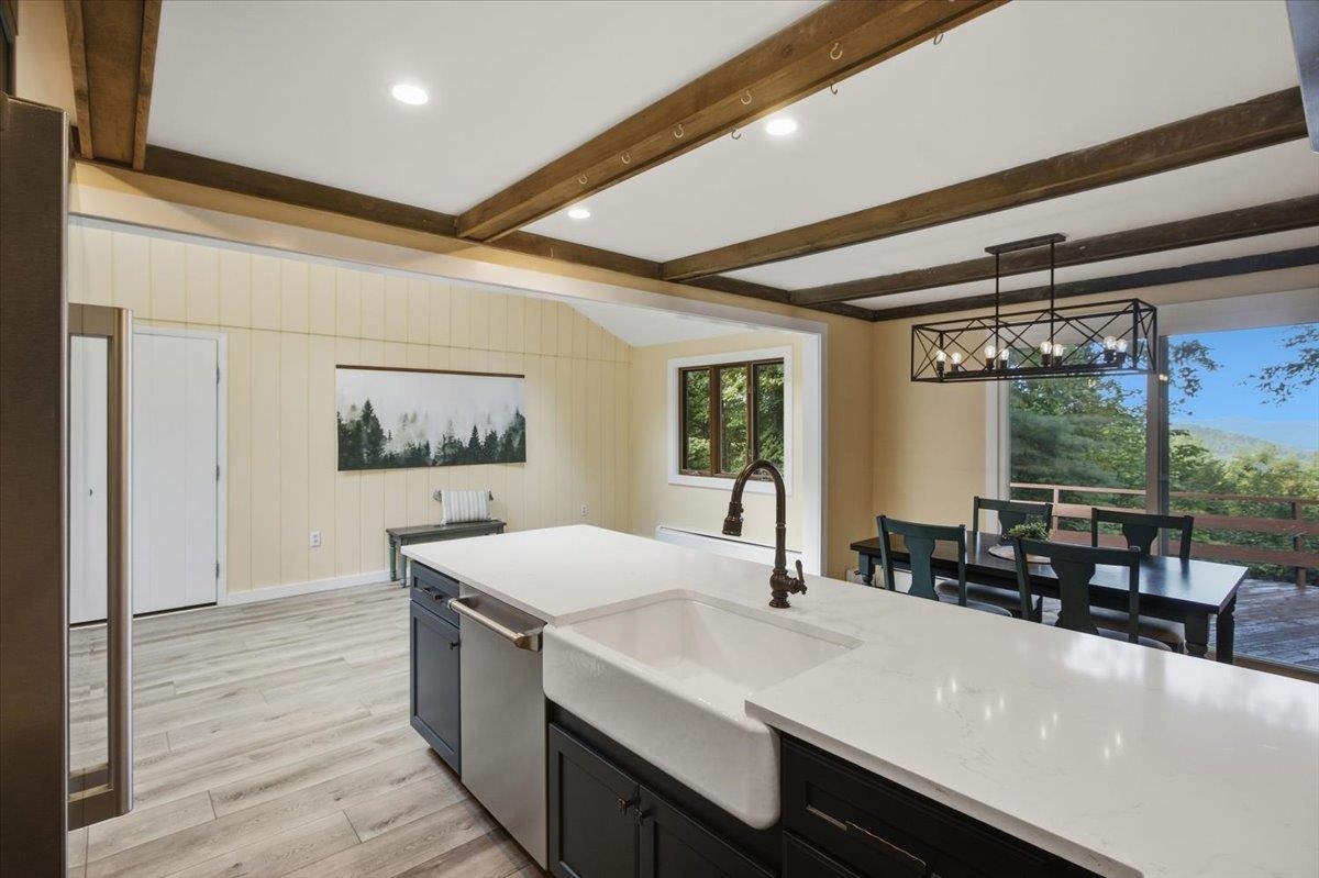261 Skyboro Road Property Photo 15