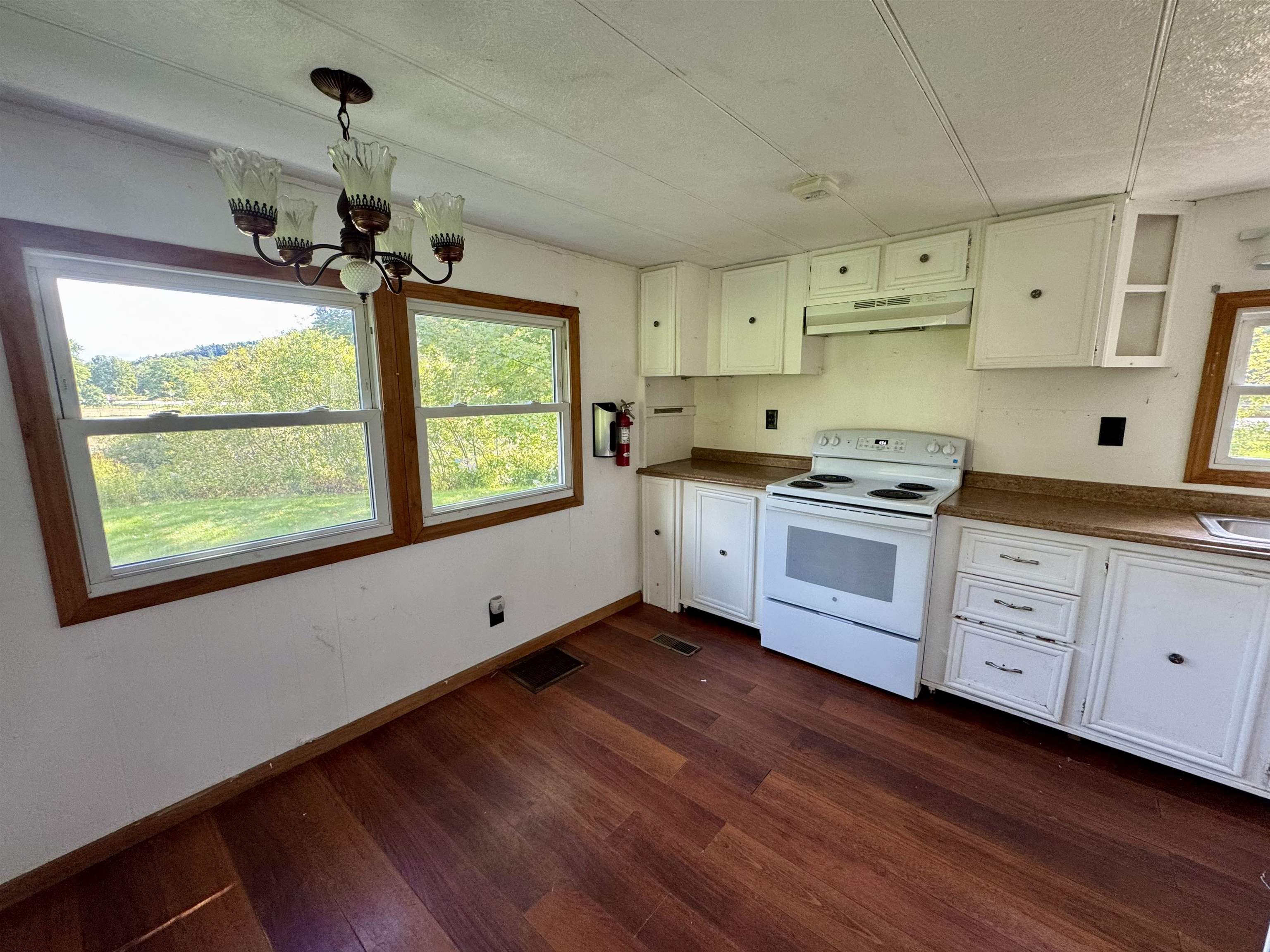 5556 W Woodstock Road Property Photo 7