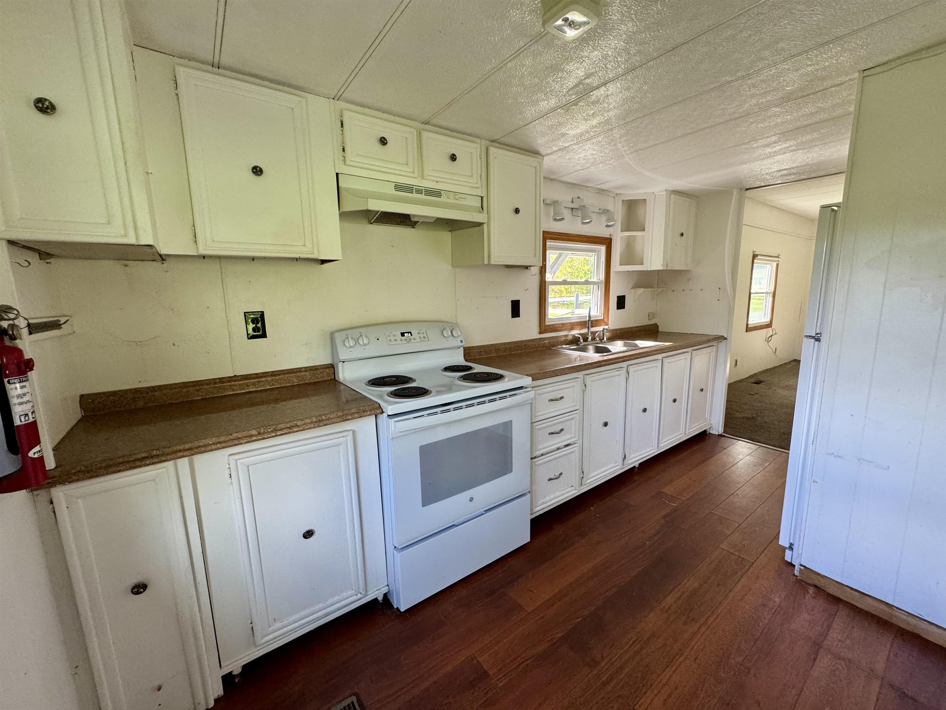 5556 W Woodstock Road Property Photo 8