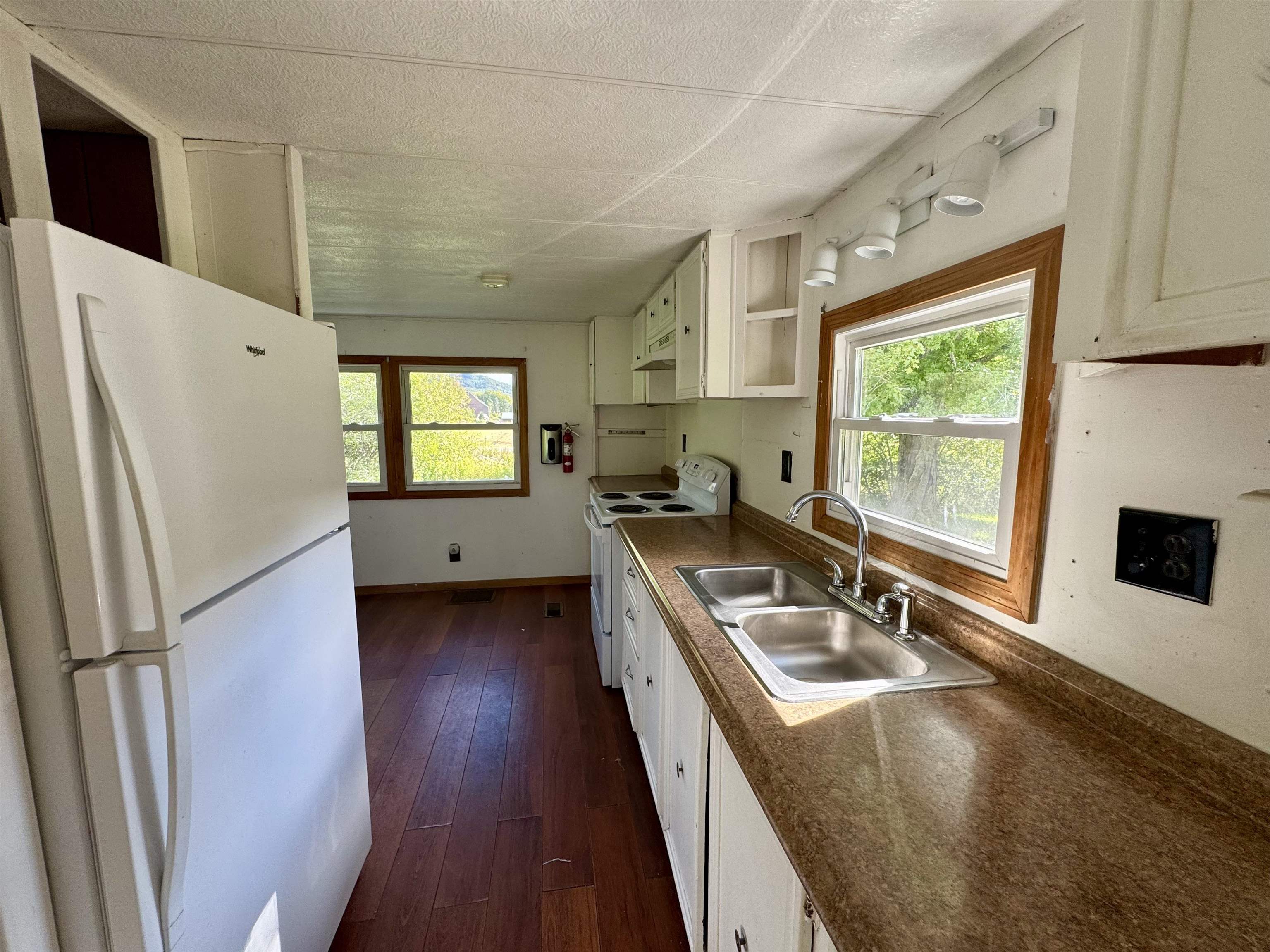 5556 W Woodstock Road Property Photo 9