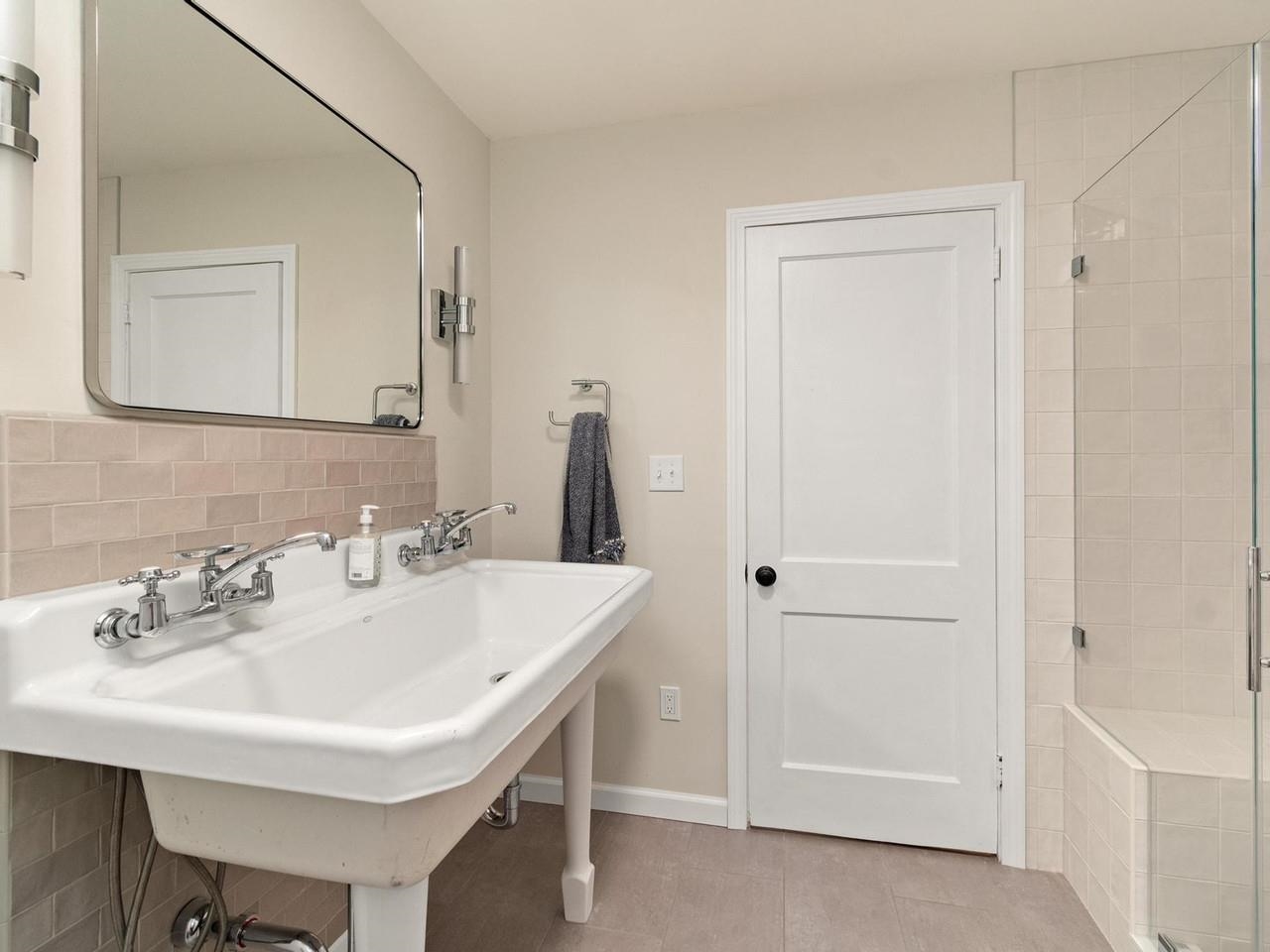 546 Spear Street Property Photo 20