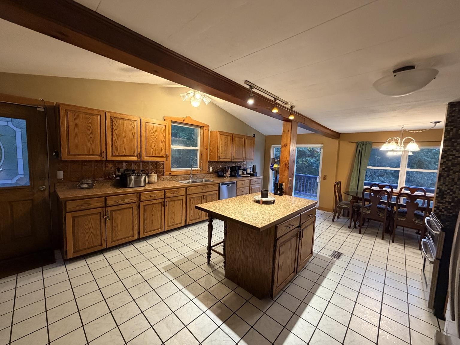 1479 East Road Property Photo 5