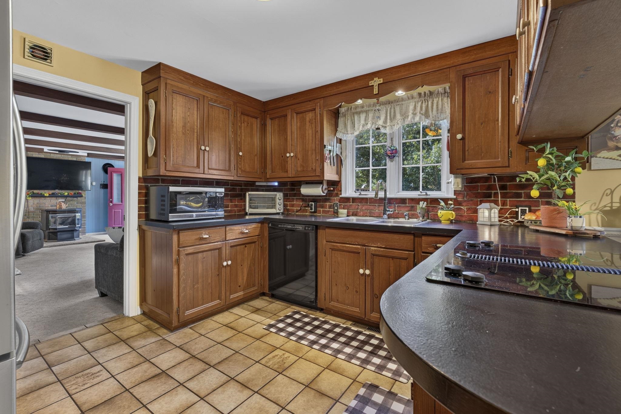 64 Peaslee Road Property Photo 8