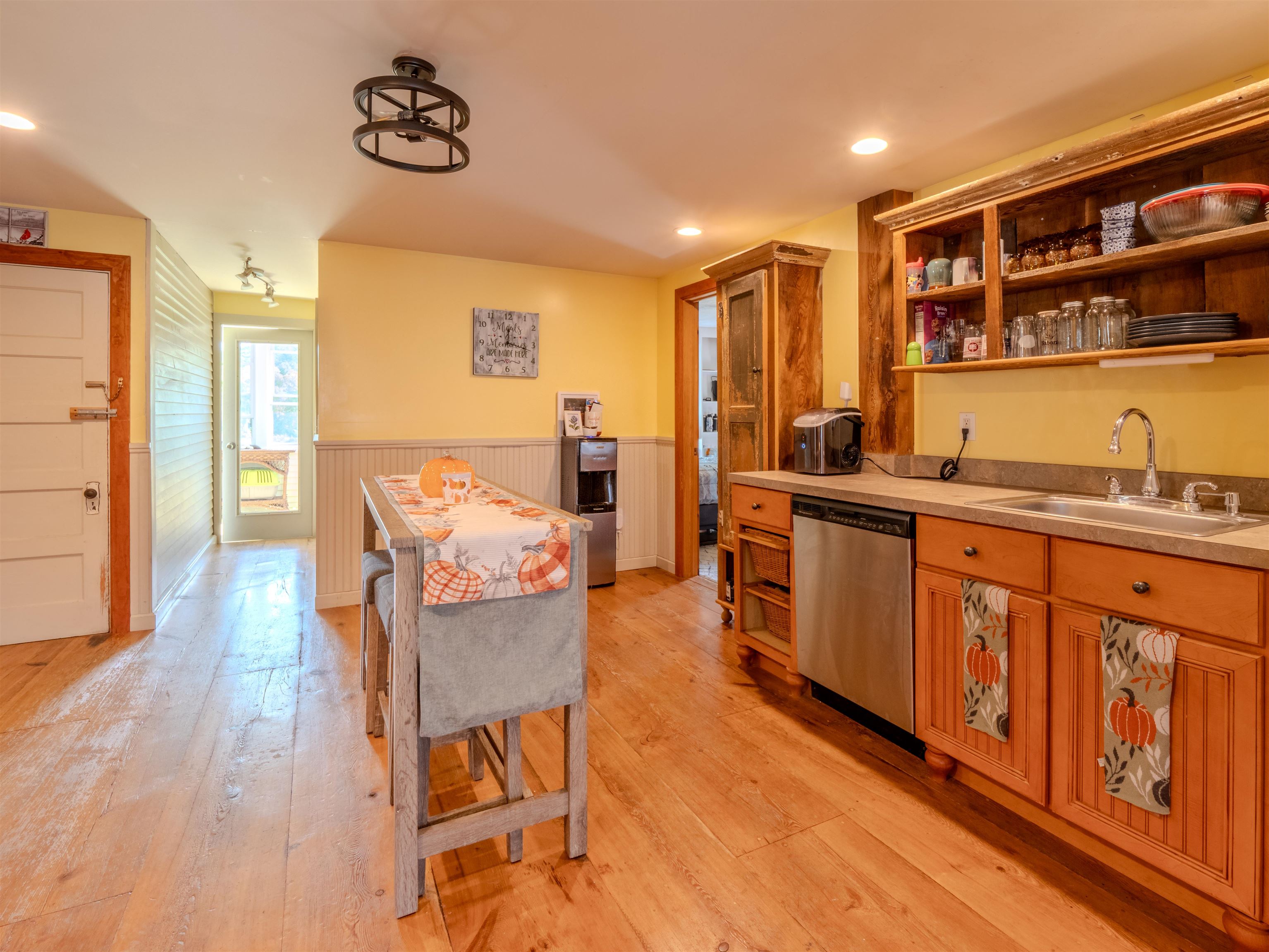 11 On The Green Street Property Photo 18