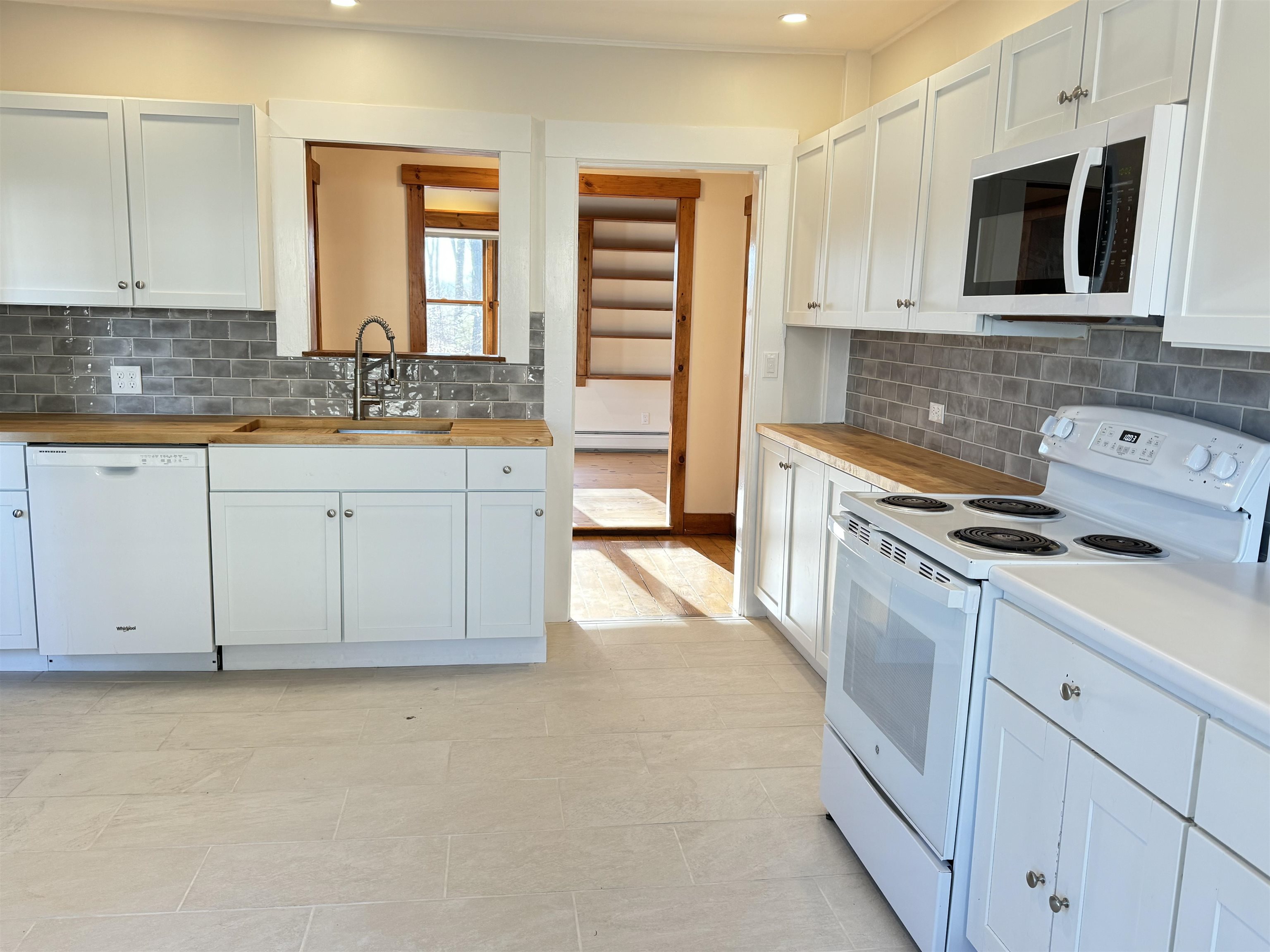 51 Cabot Lane Property Photo 1