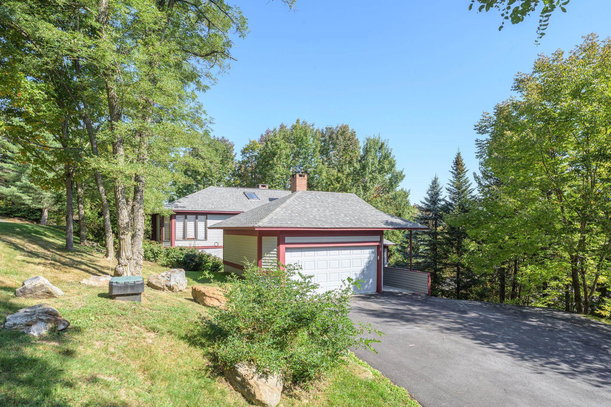 33 Carinthia Drive Property Photo 5