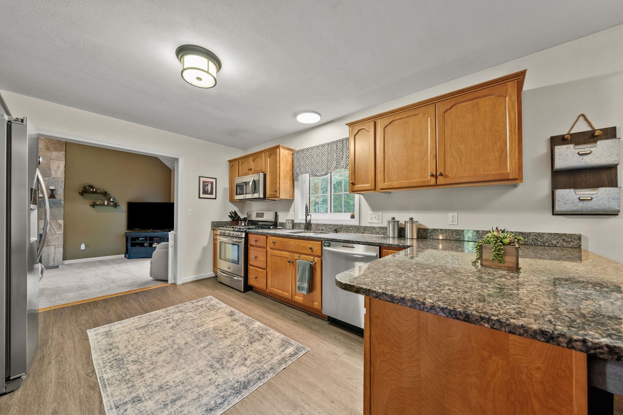 18 Quaker Lane Property Photo 4