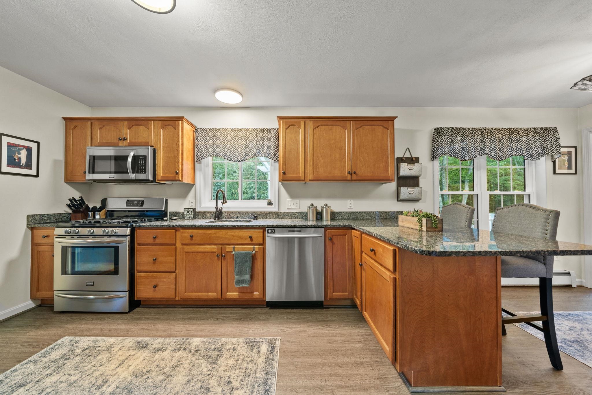18 Quaker Lane Property Photo 6