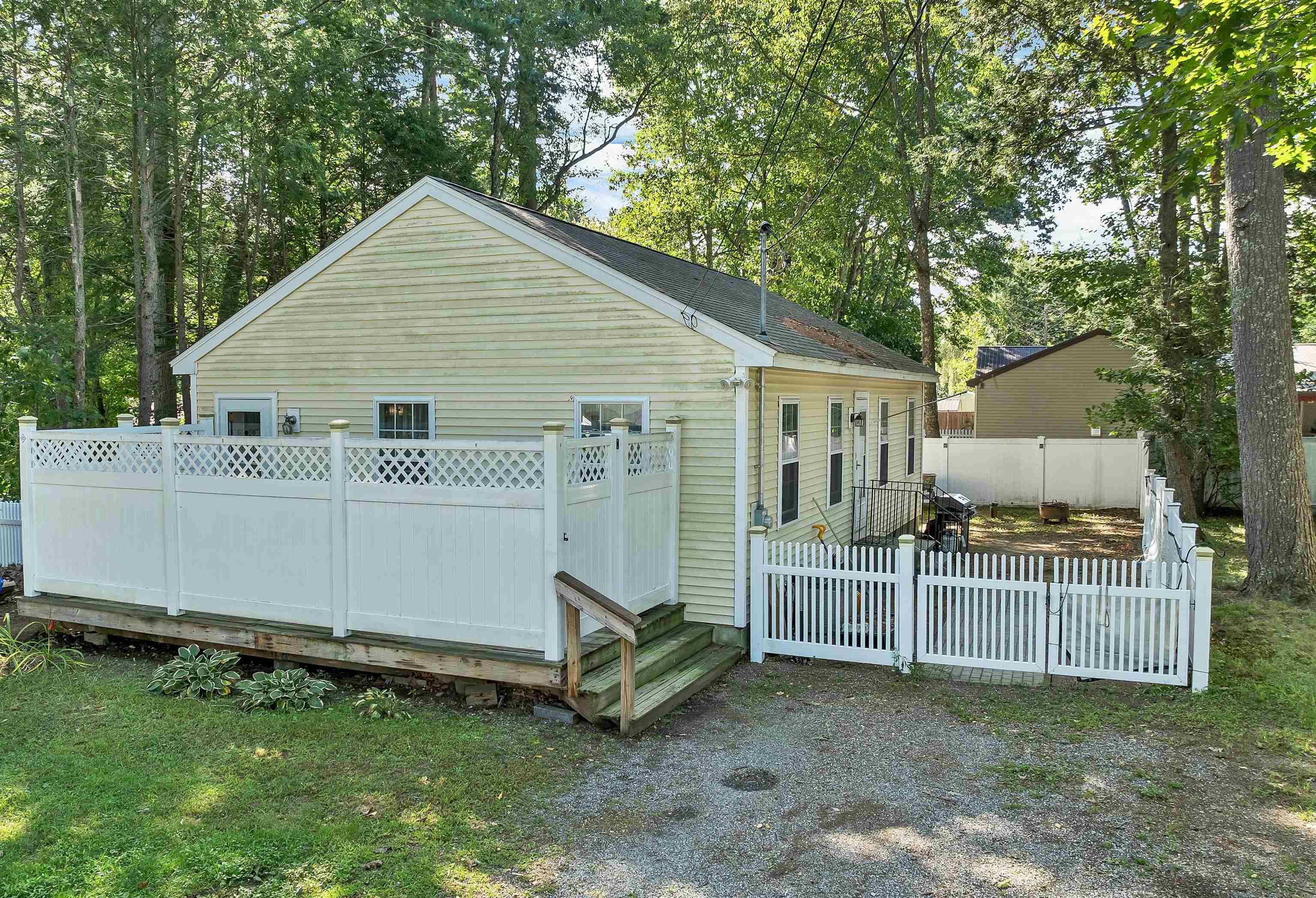 8 Riverside Drive Property Photo 1