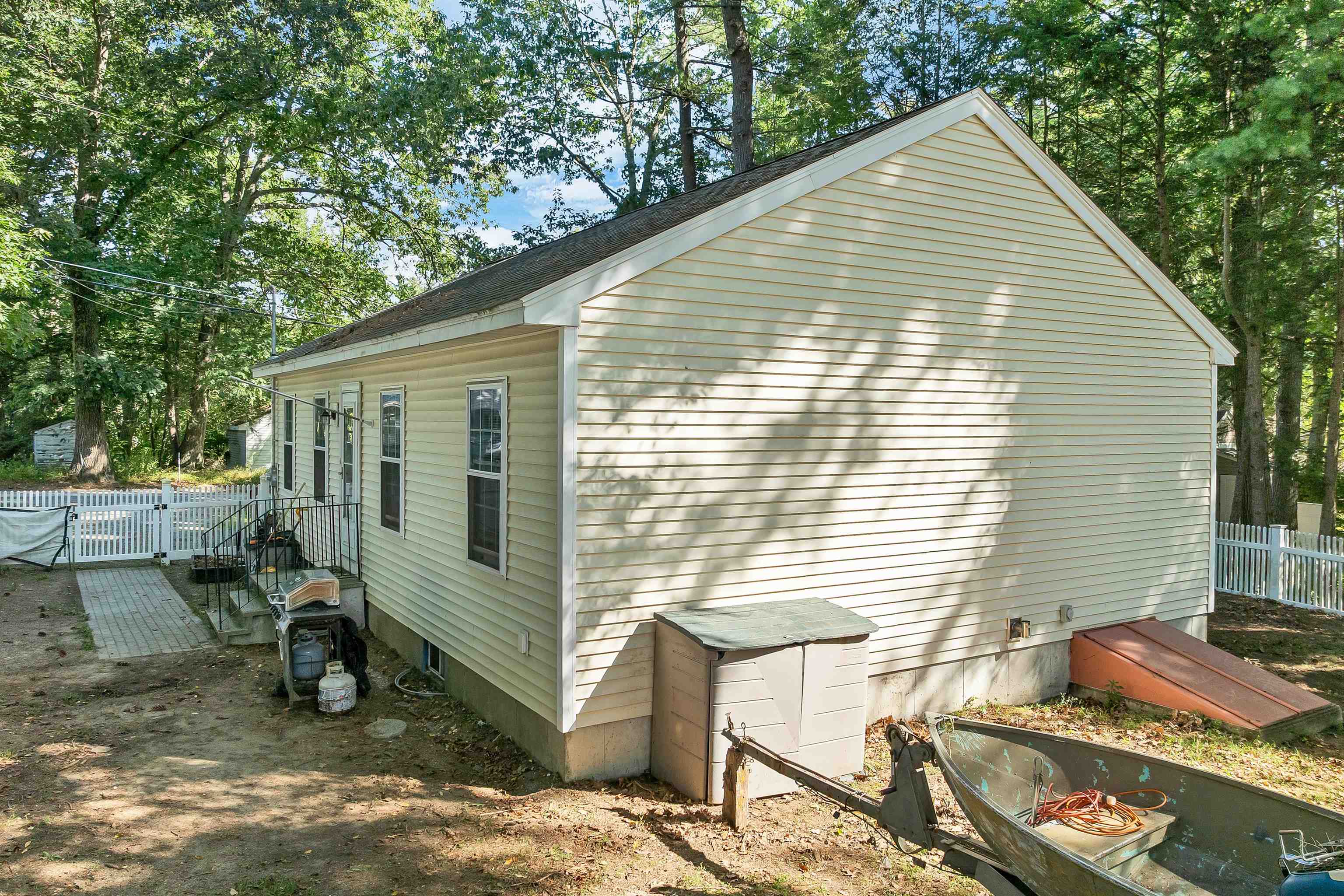 8 Riverside Drive Property Photo 4