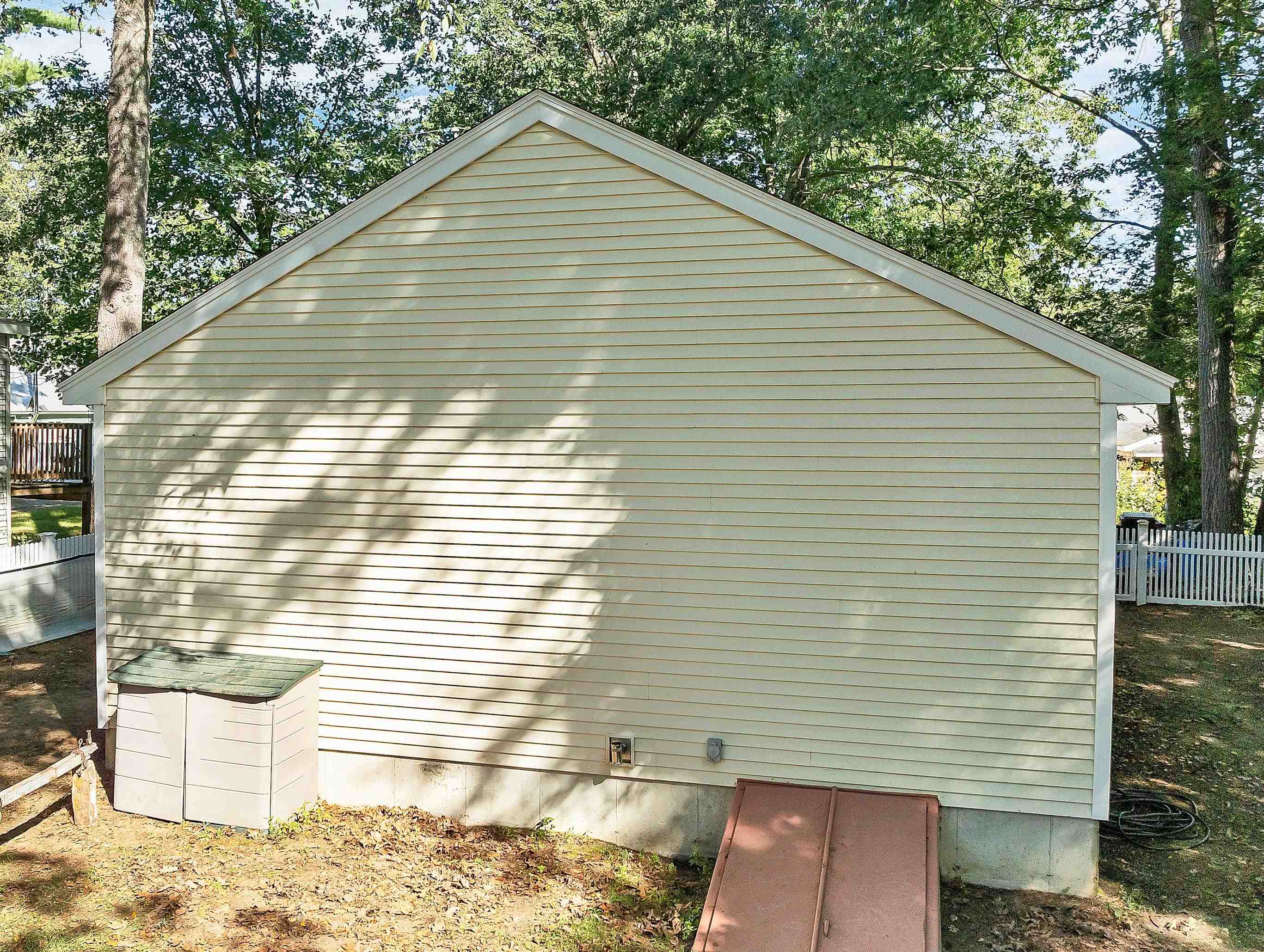 8 Riverside Drive Property Photo 6