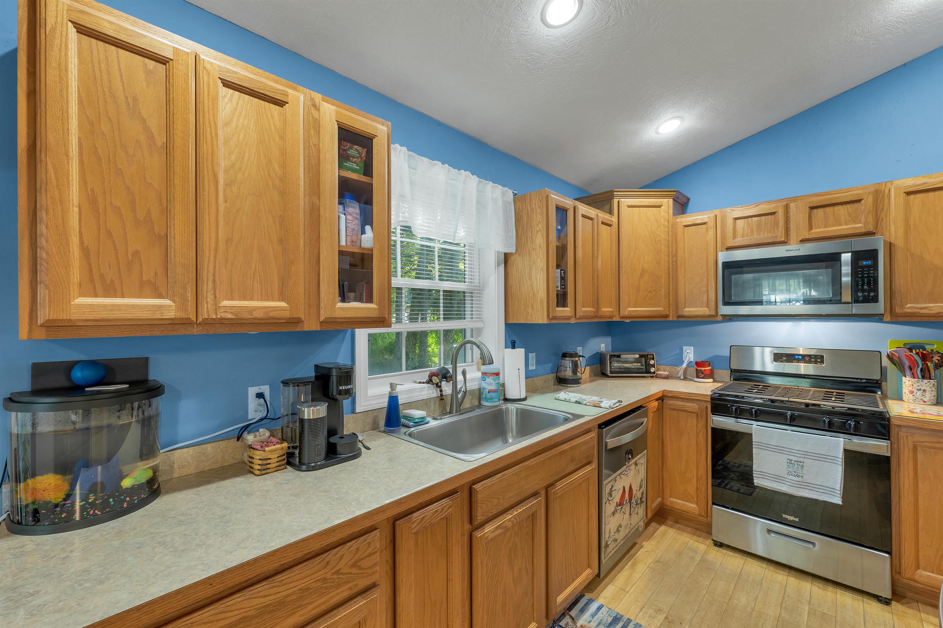 8 Riverside Drive Property Photo 9