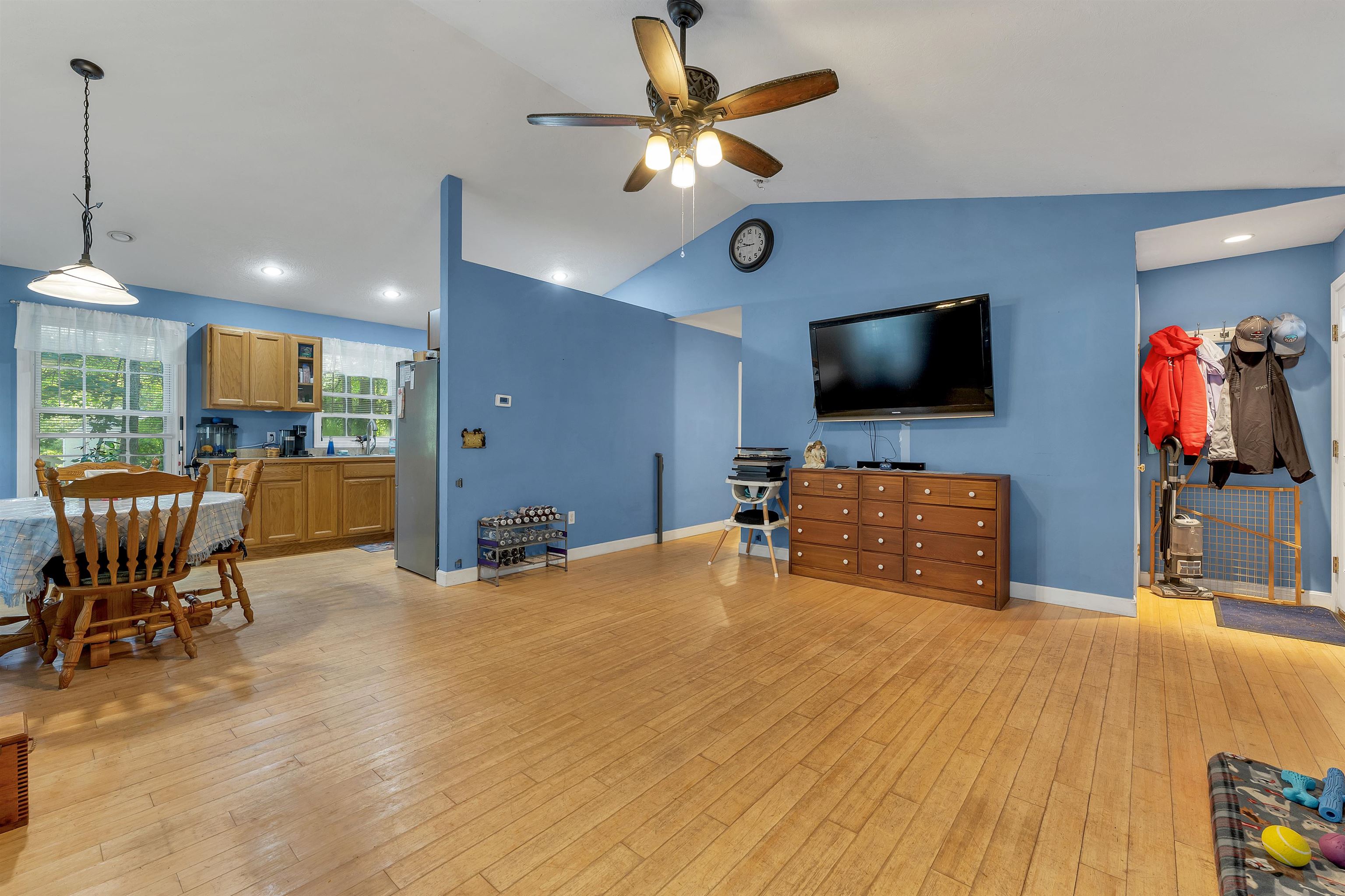 8 Riverside Drive Property Photo 14