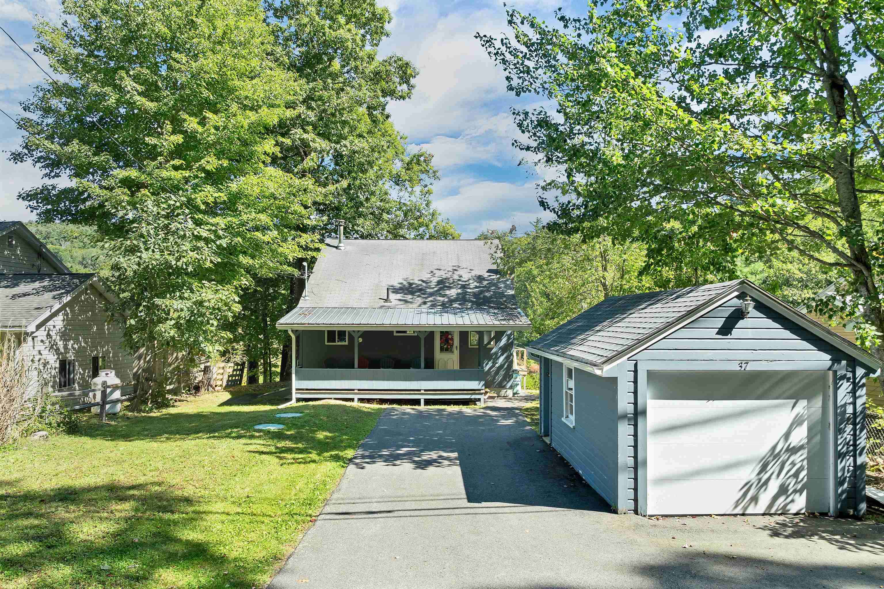 37 Riverlake Street Property Photo 9