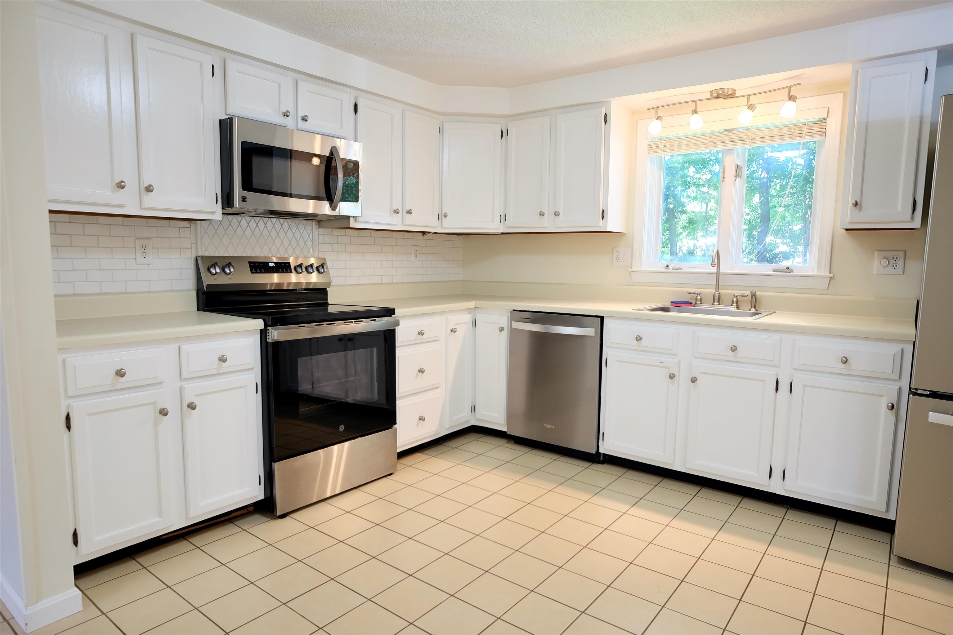 3 New Castle Street Property Photo 7