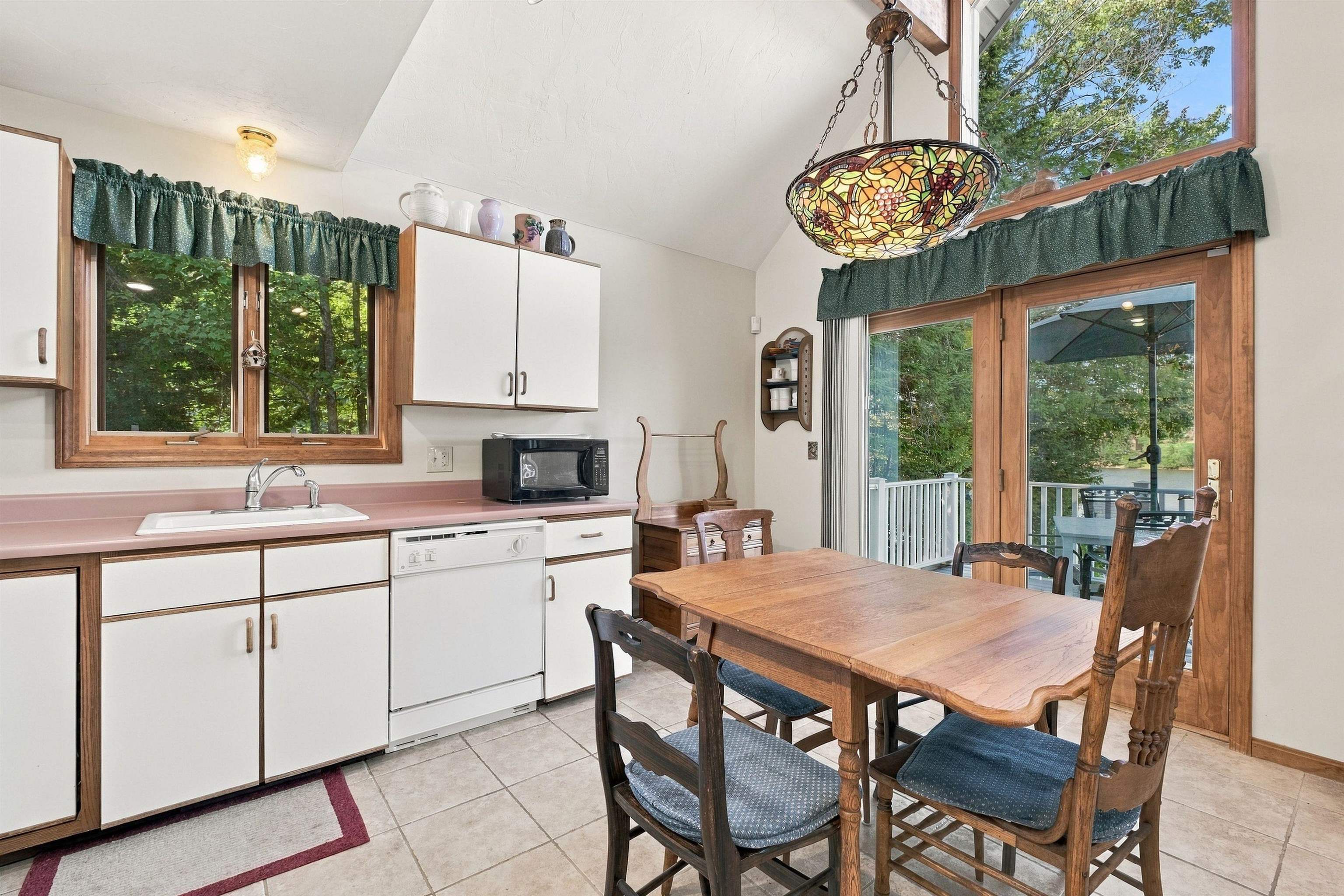 212 Varney Road Property Photo 13