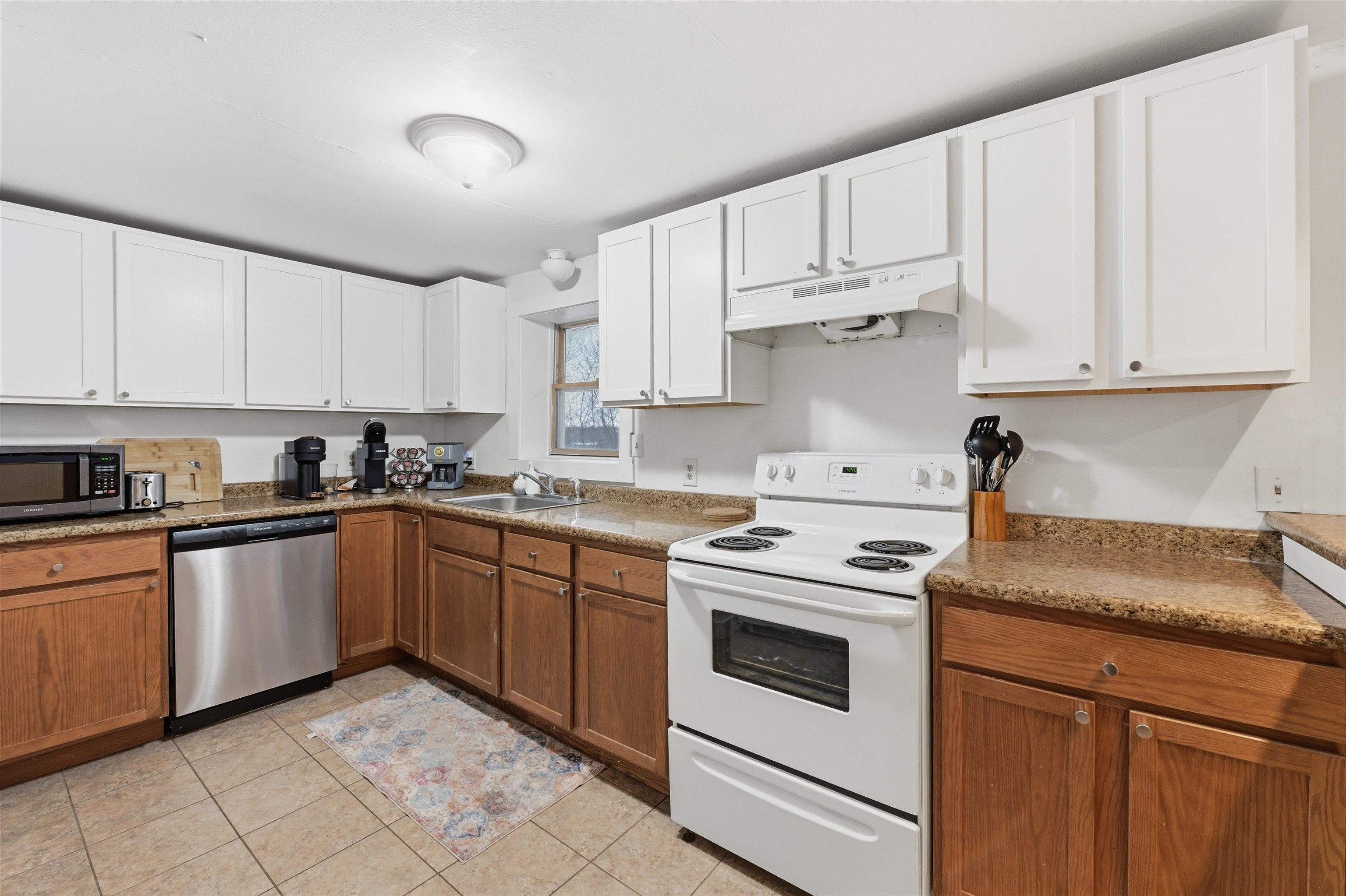 446 Colchester Avenue Property Photo 3