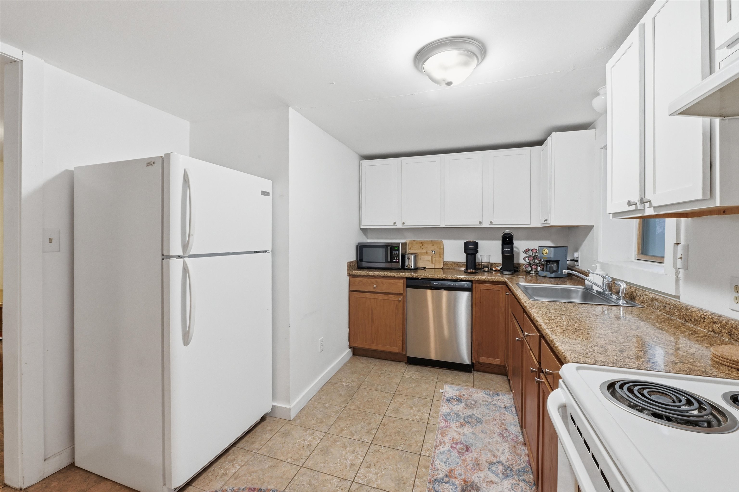 446 Colchester Avenue Property Photo 4