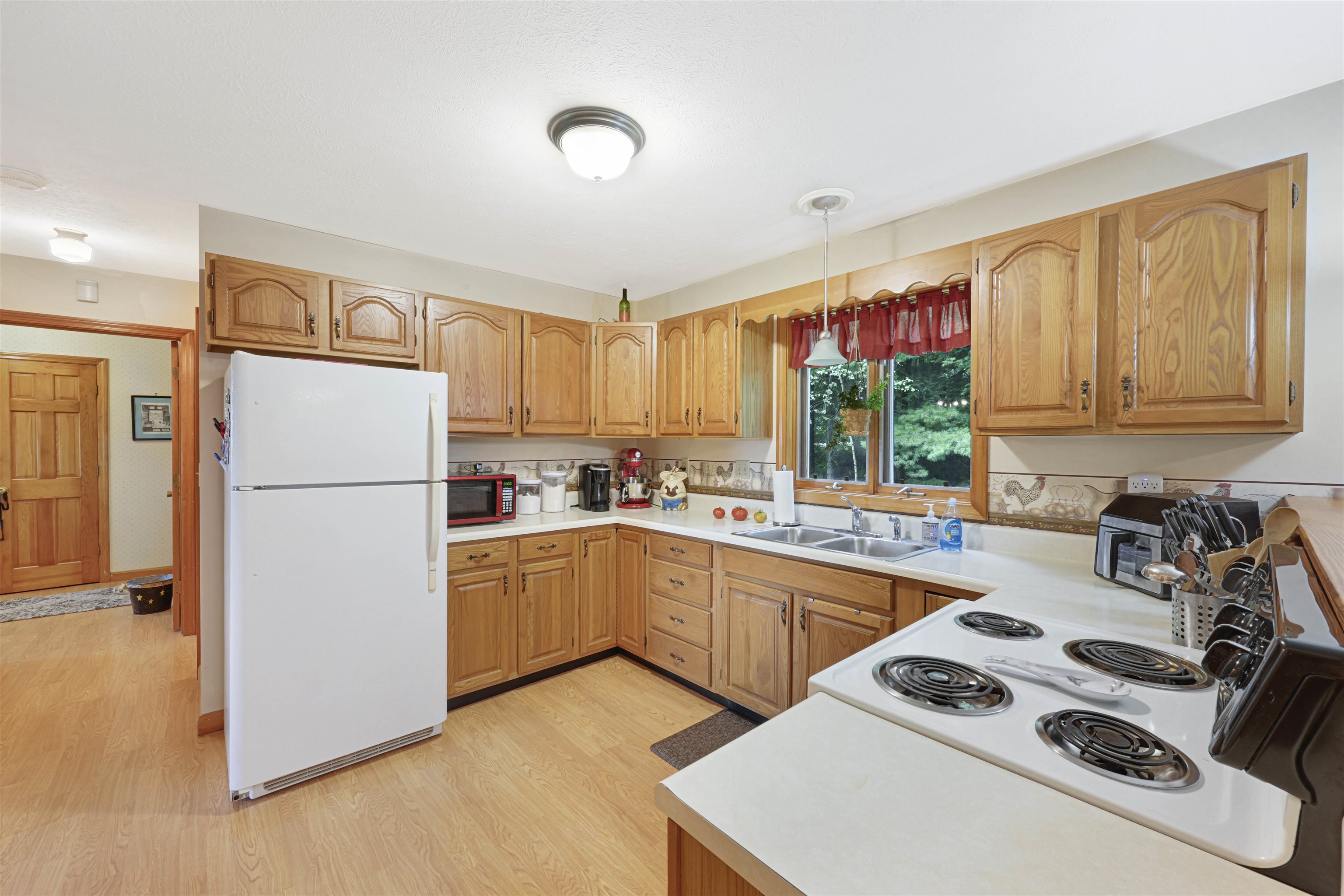26 Waynes World Road Property Photo 4