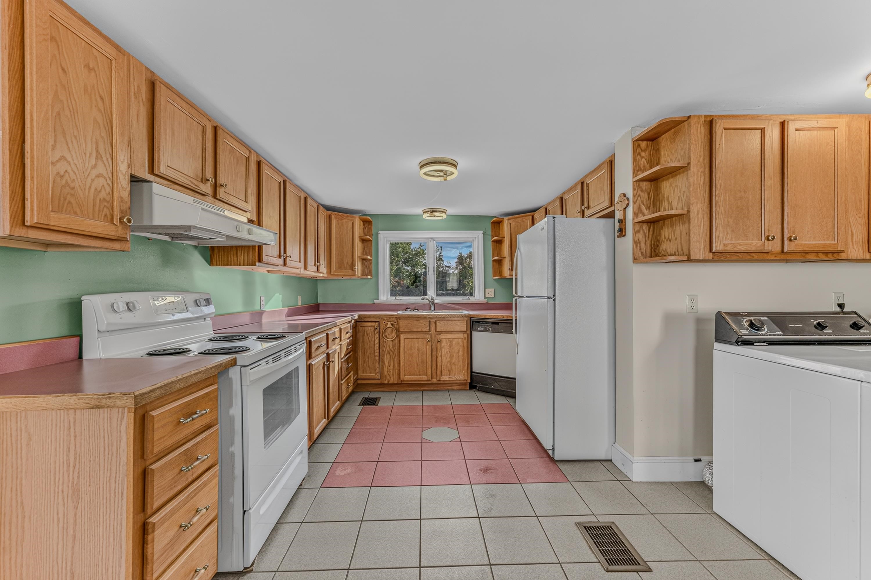 51 School Street Property Photo 12