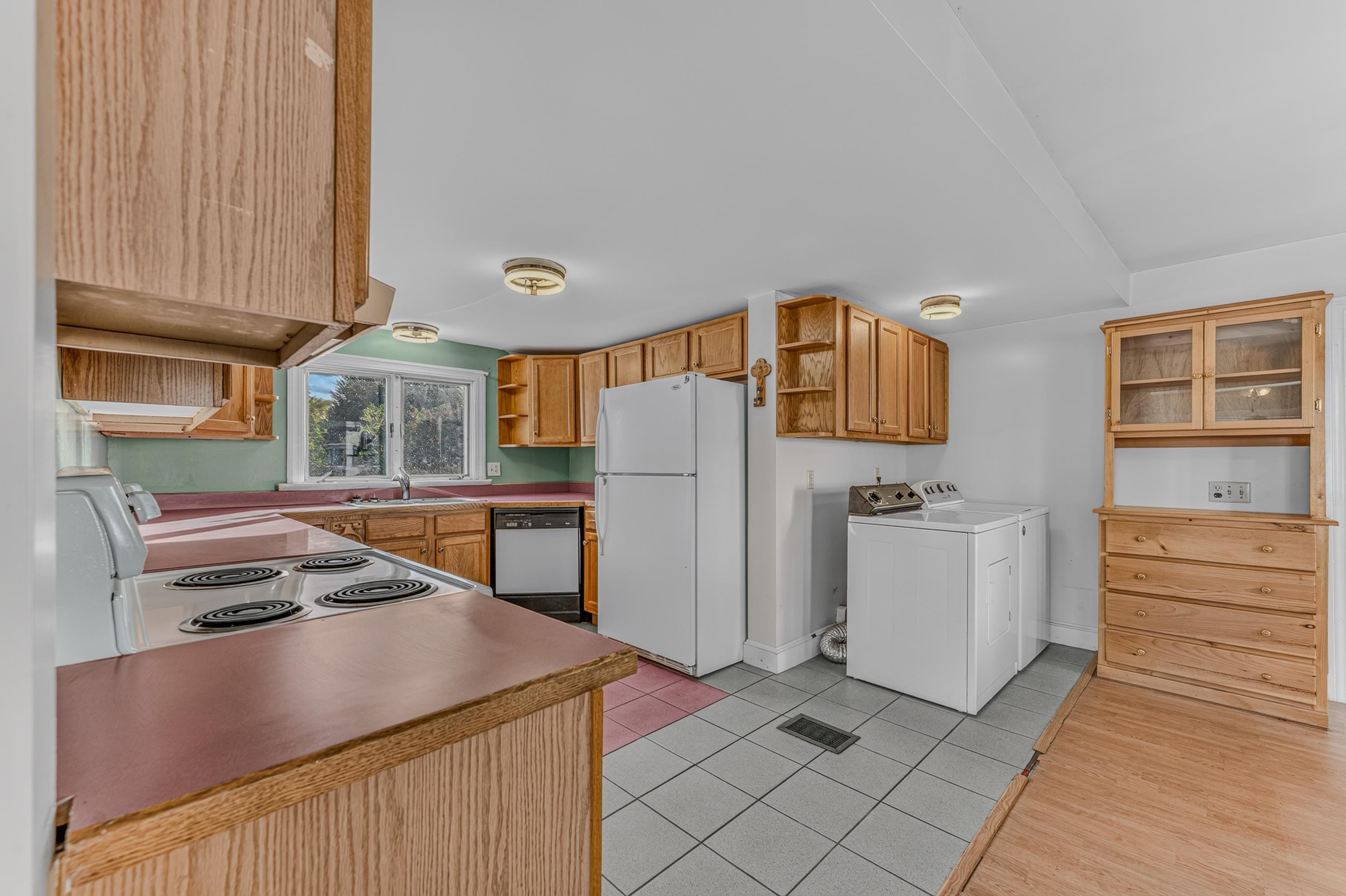 51 School Street Property Photo 13