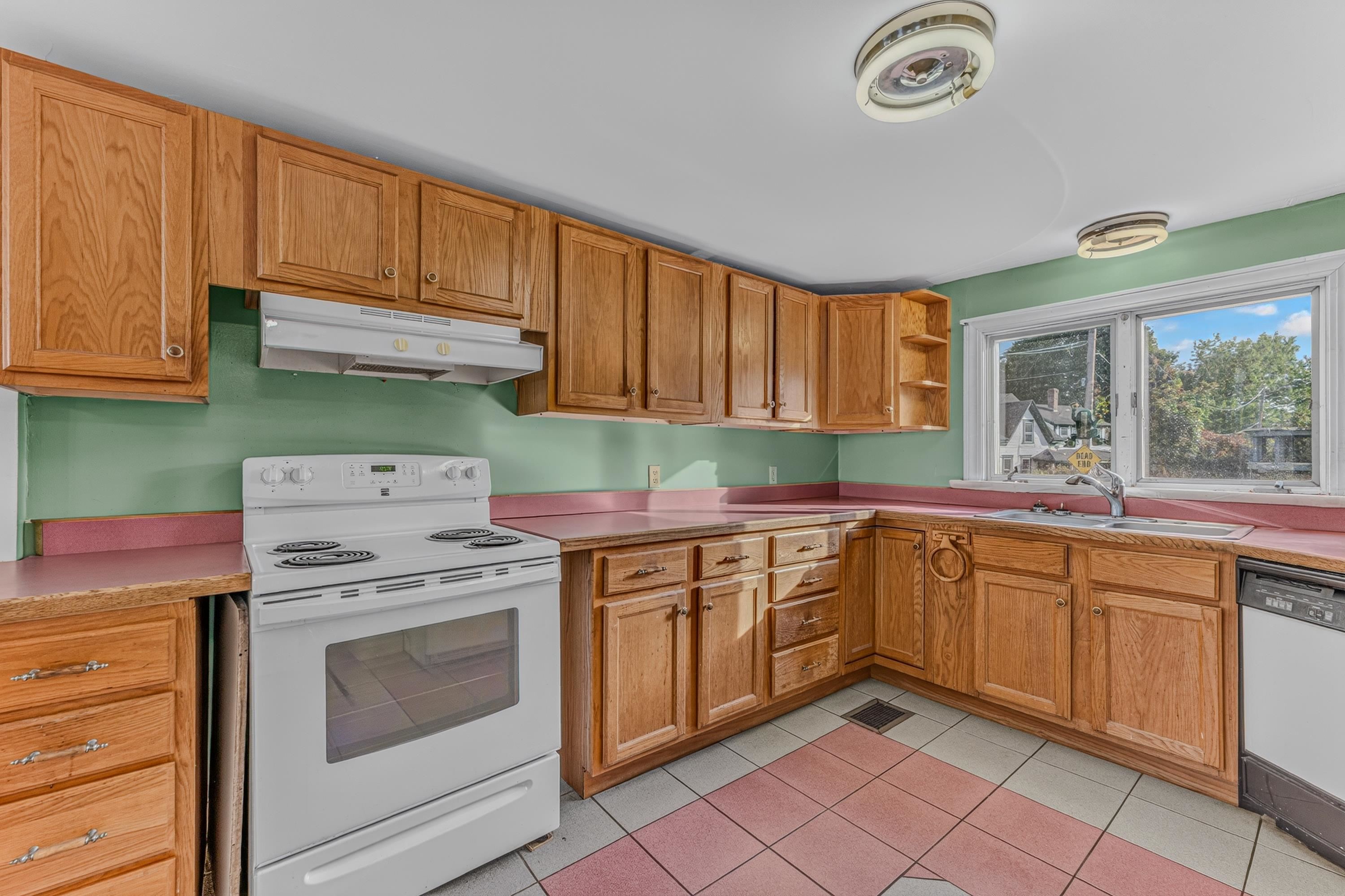 51 School Street Property Photo 14