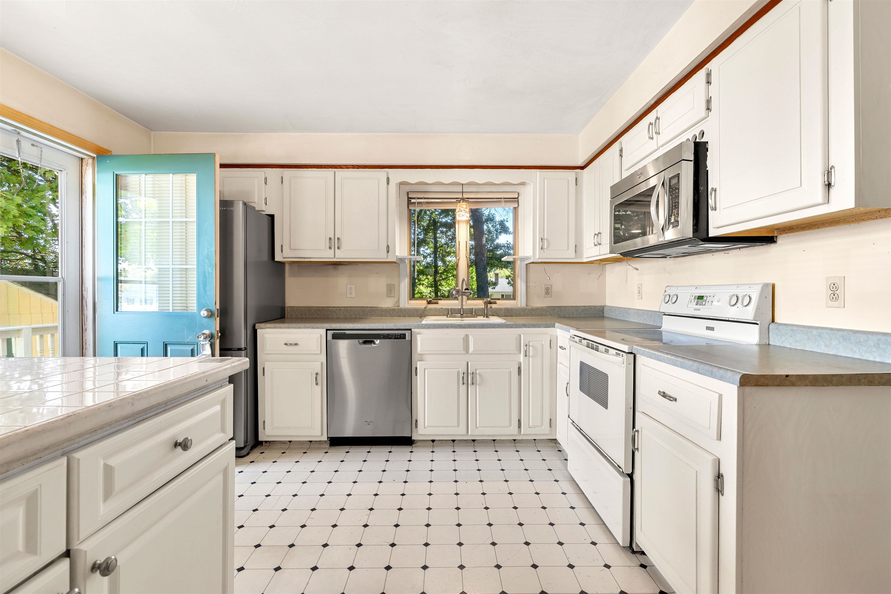 3 Betty Lane Property Photo 4