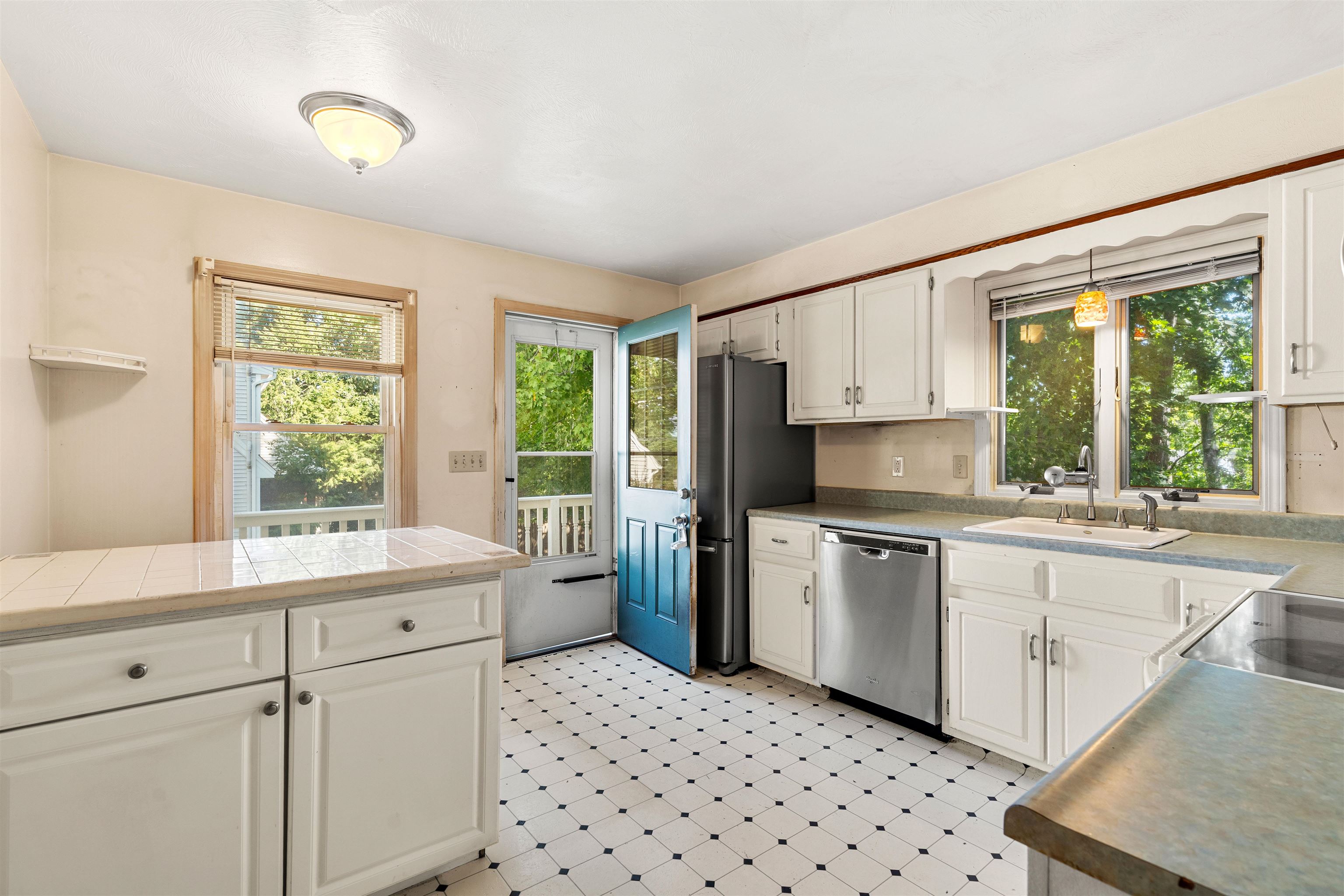 3 Betty Lane Property Photo 5