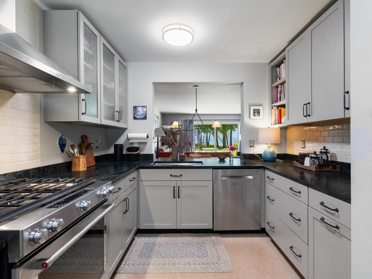 35 Northshore Drive Property Photo 4