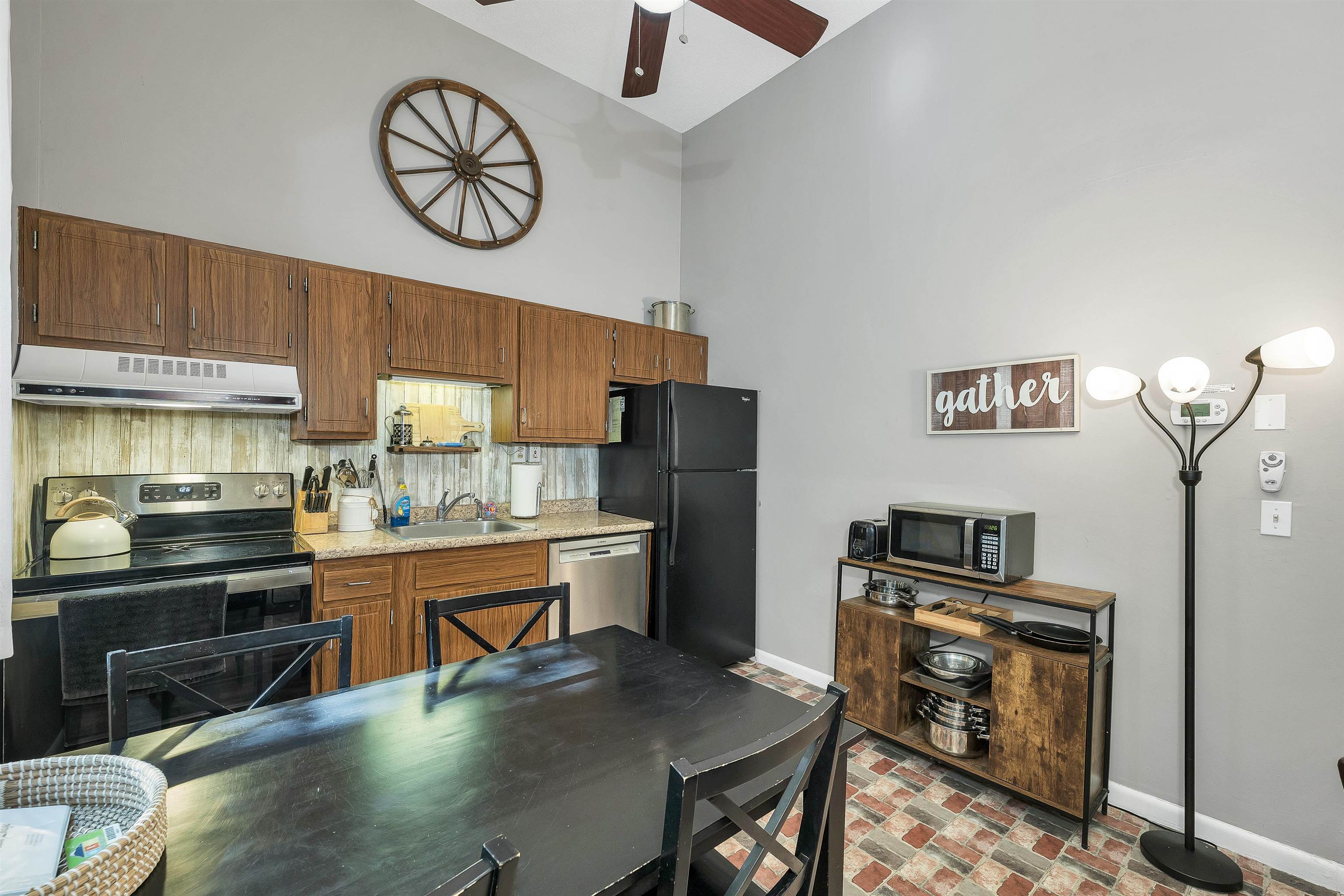 18 Condo Road Property Photo 7