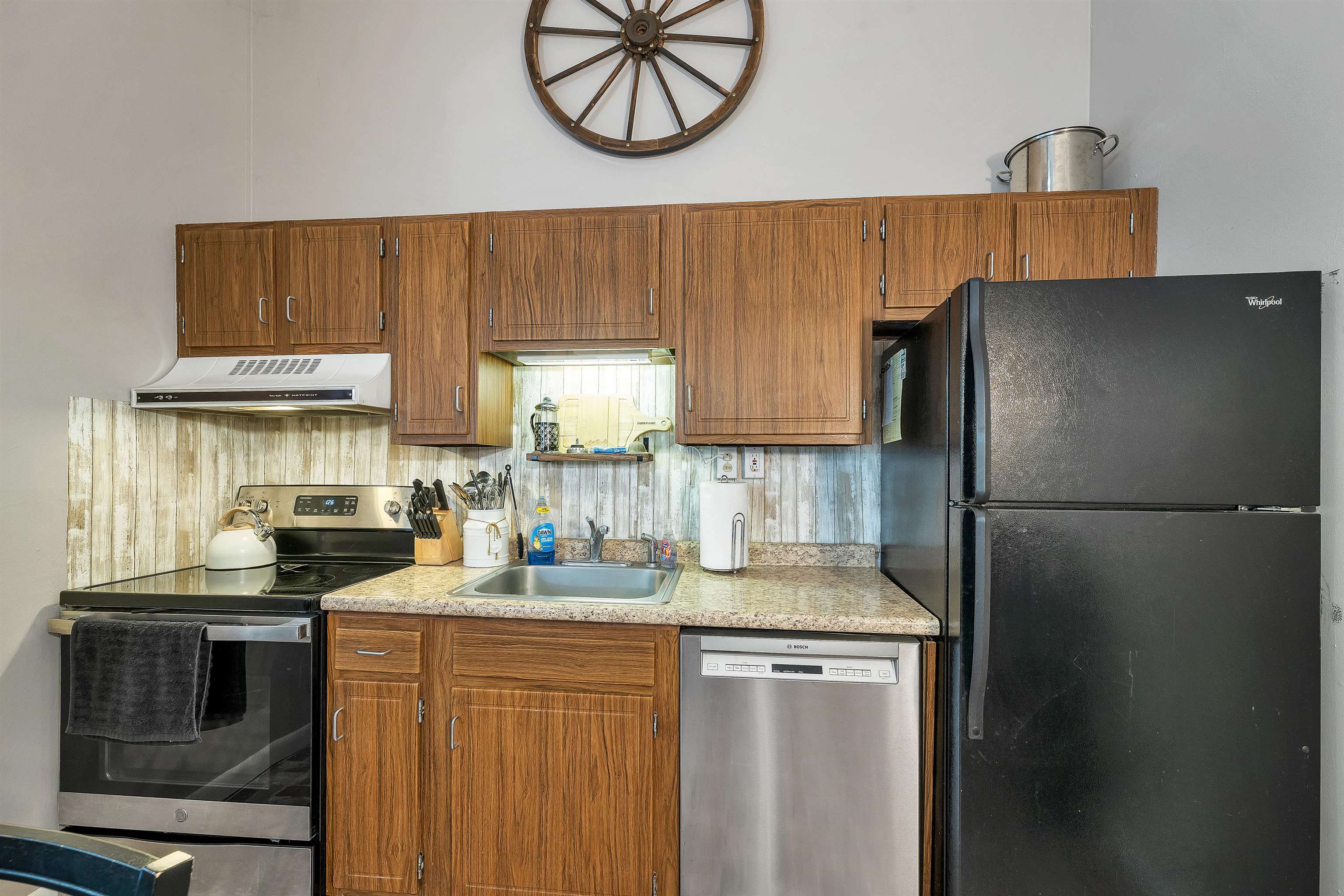 18 Condo Road Property Photo 8