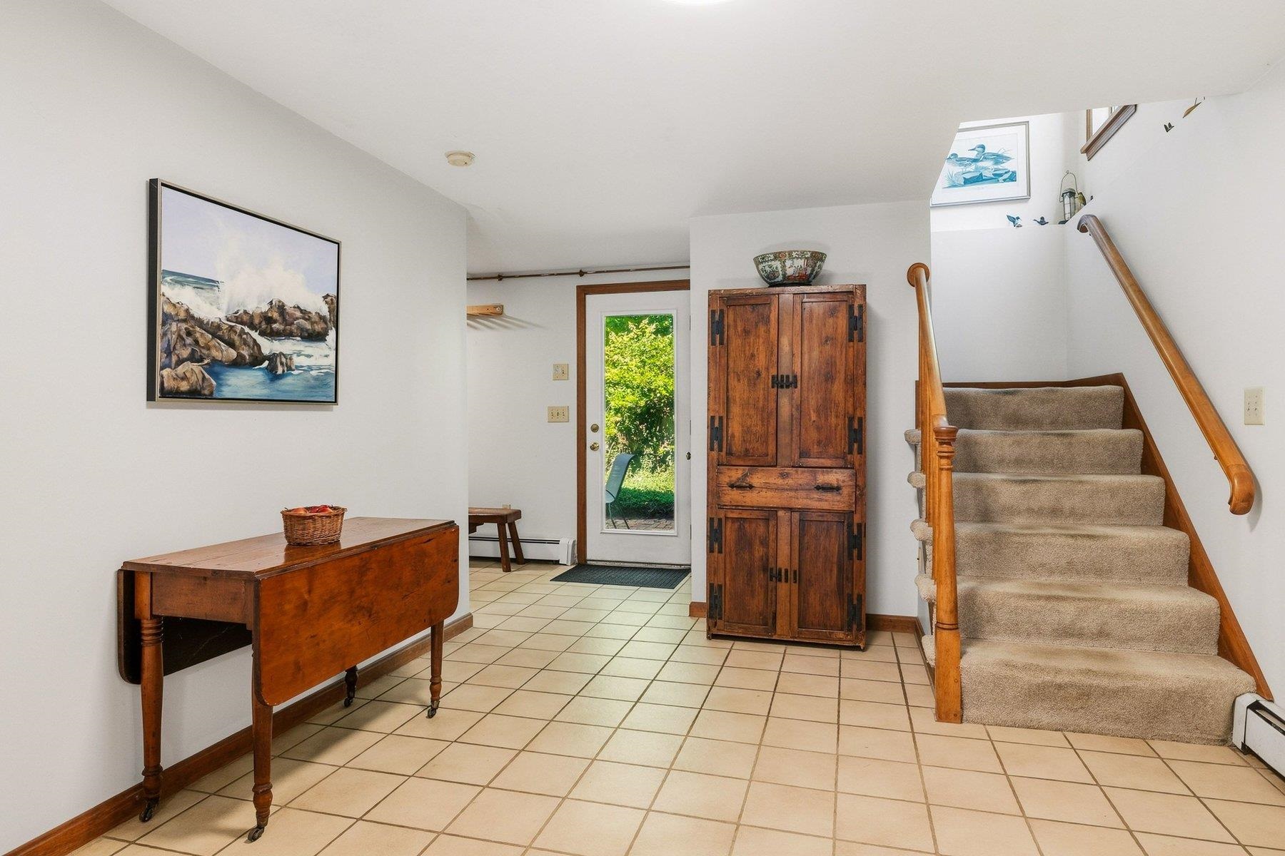 172 Packers Falls Road Property Photo 4
