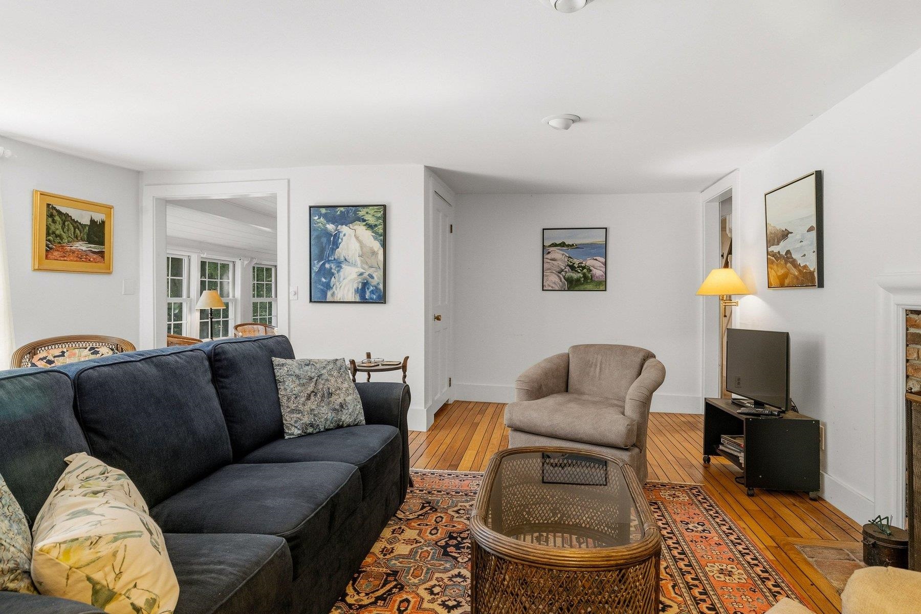172 Packers Falls Road Property Photo 8