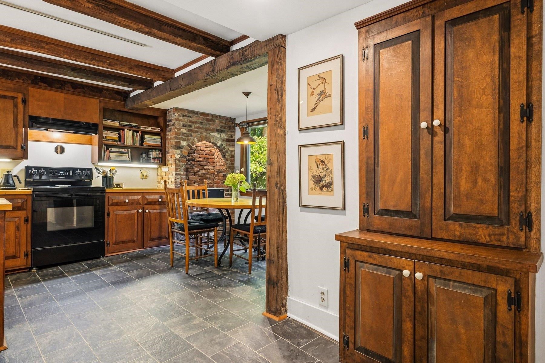 172 Packers Falls Road Property Photo 14