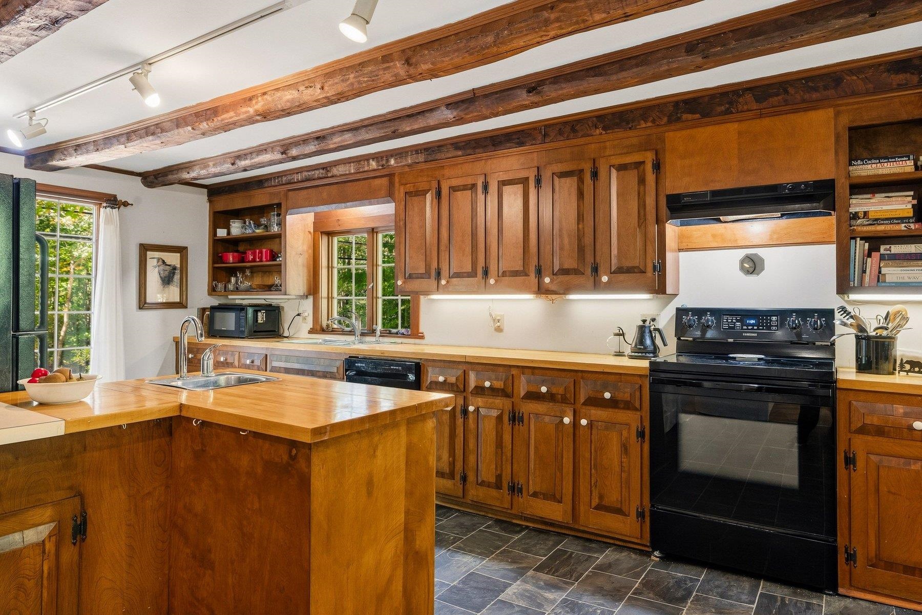 172 Packers Falls Road Property Photo 15