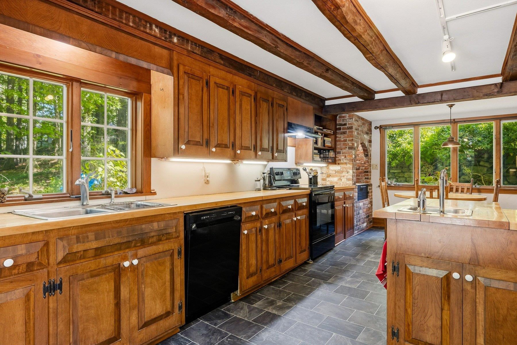 172 Packers Falls Road Property Photo 17
