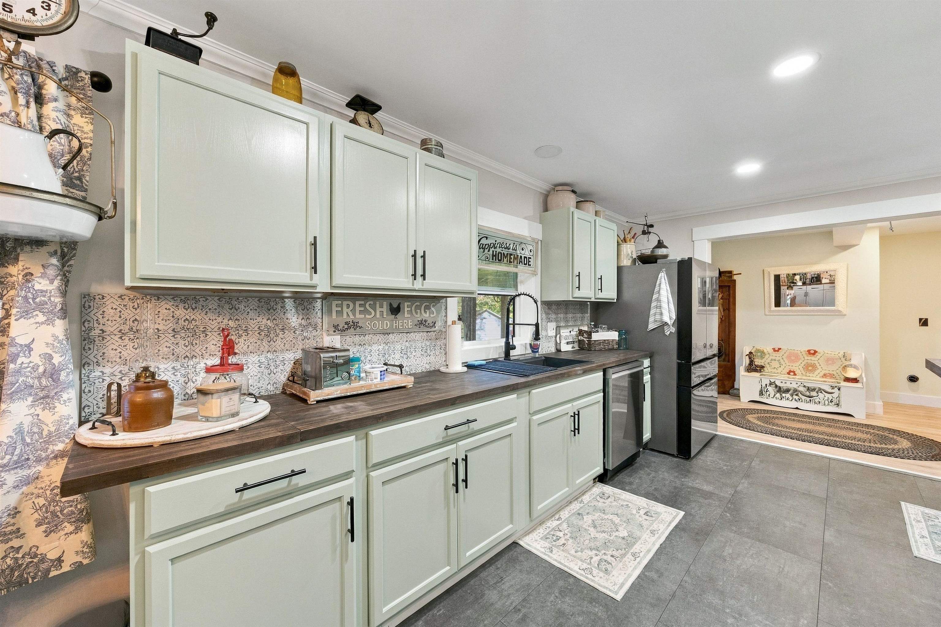 144 White Plains Road Property Photo 16