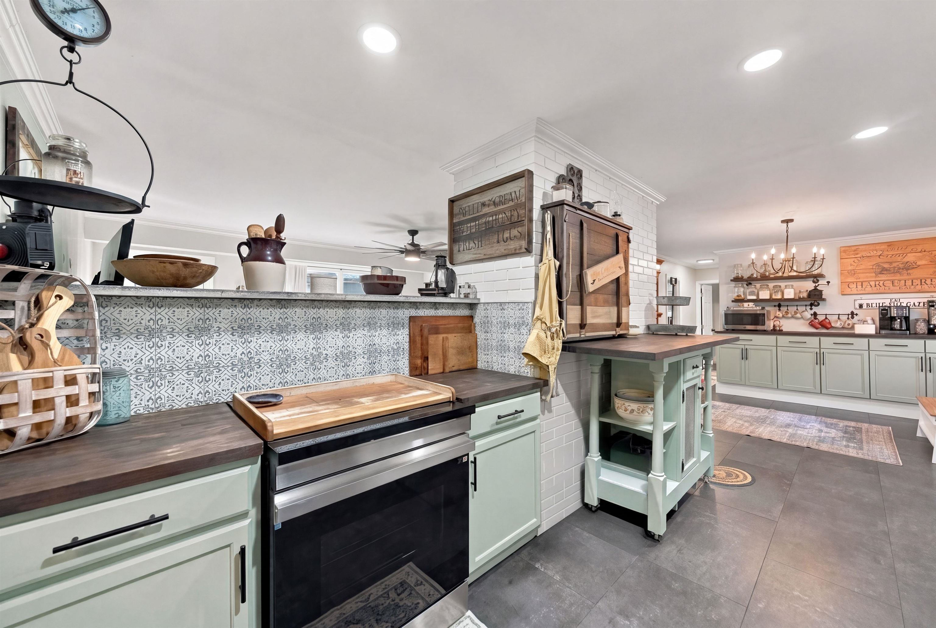 144 White Plains Road Property Photo 17
