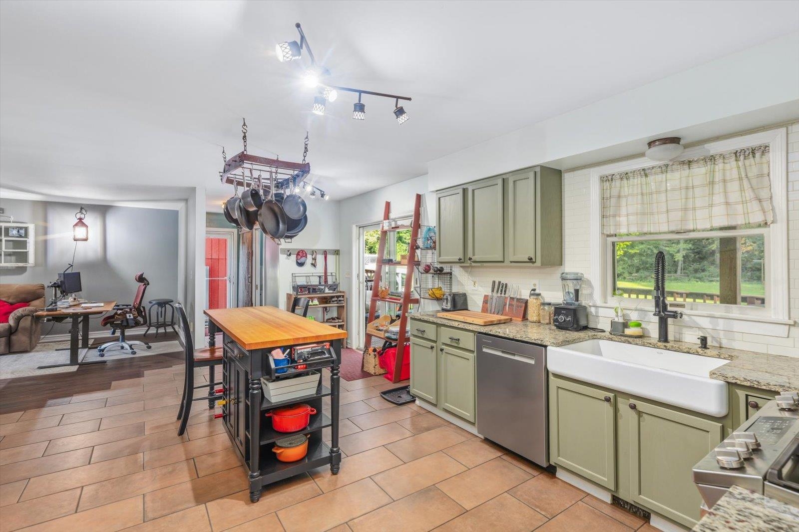 53 North River Road Property Photo 15