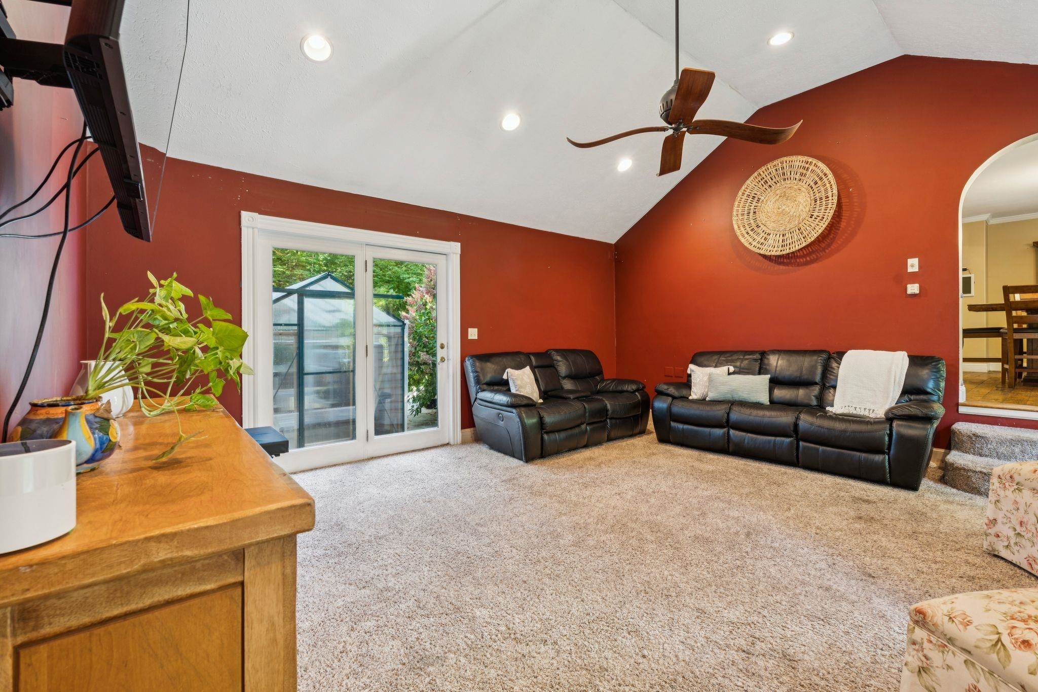 856 2nd Nh Turnpike Property Photo 5