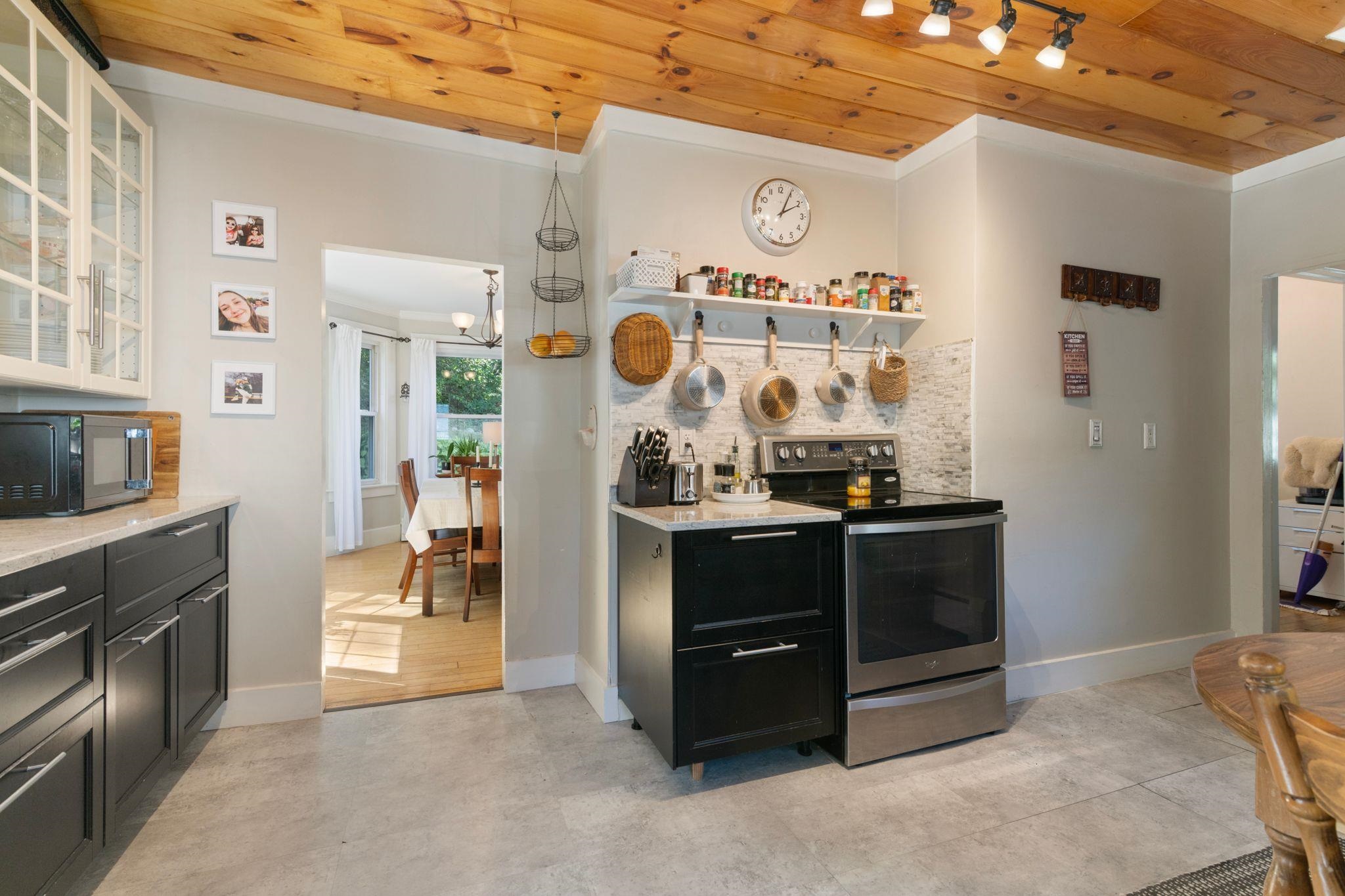 36 Pine Street Property Photo 12