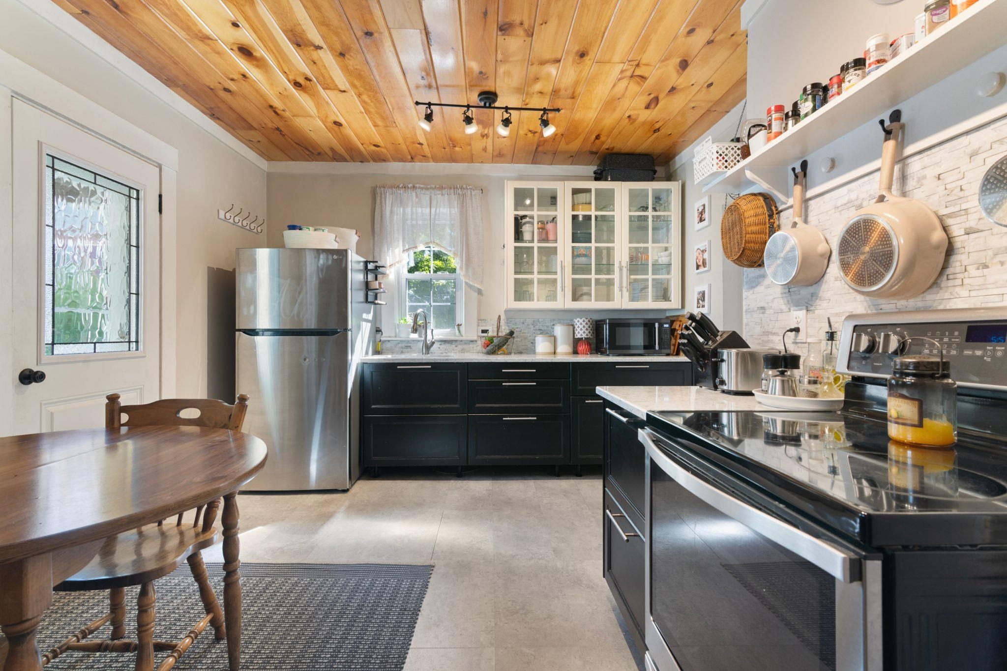 36 Pine Street Property Photo 13