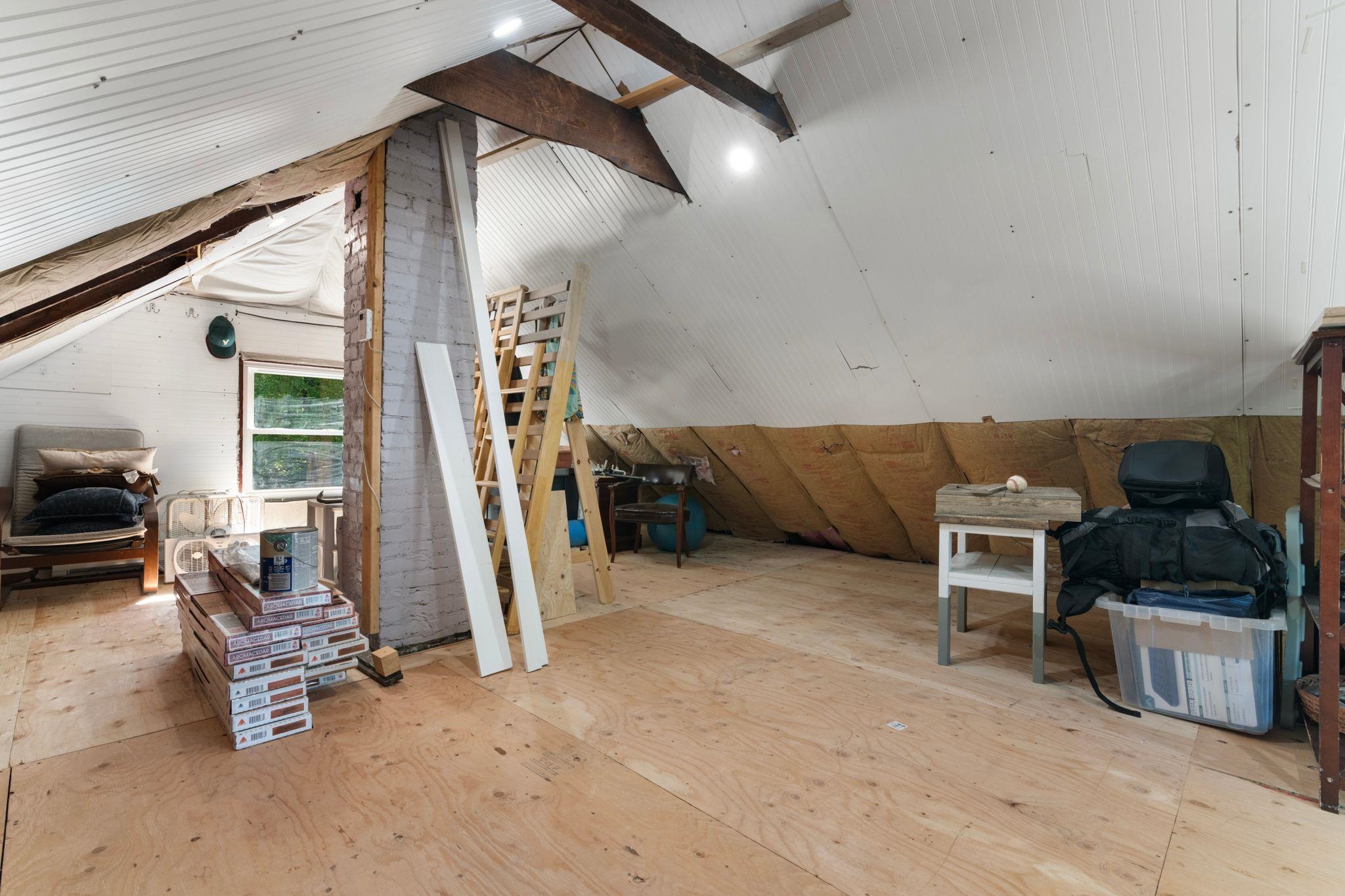 36 Pine Street Property Photo 20