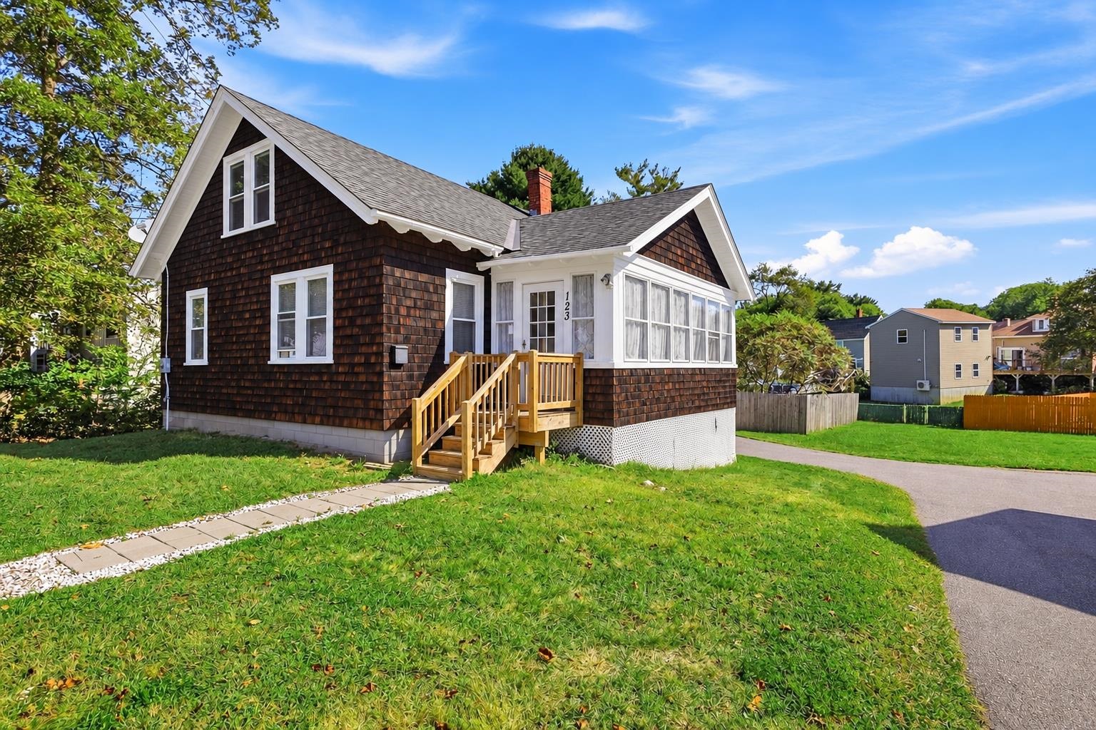 123 Gilsum Street Property Photo 1