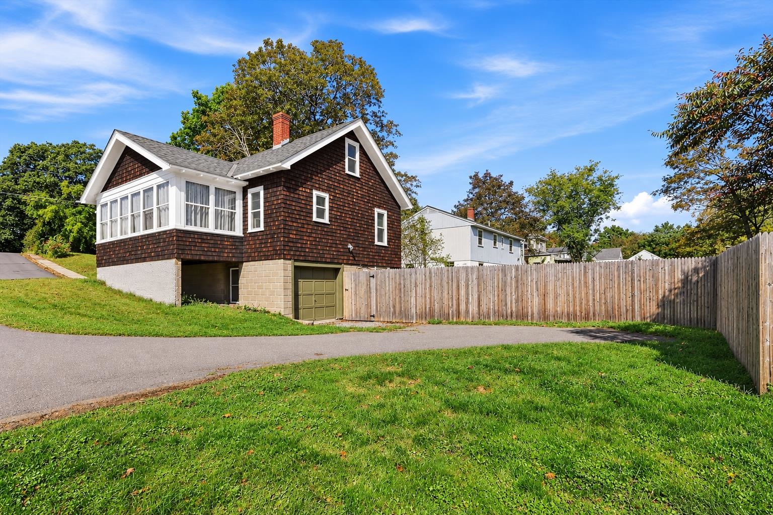 123 Gilsum Street Property Photo 2