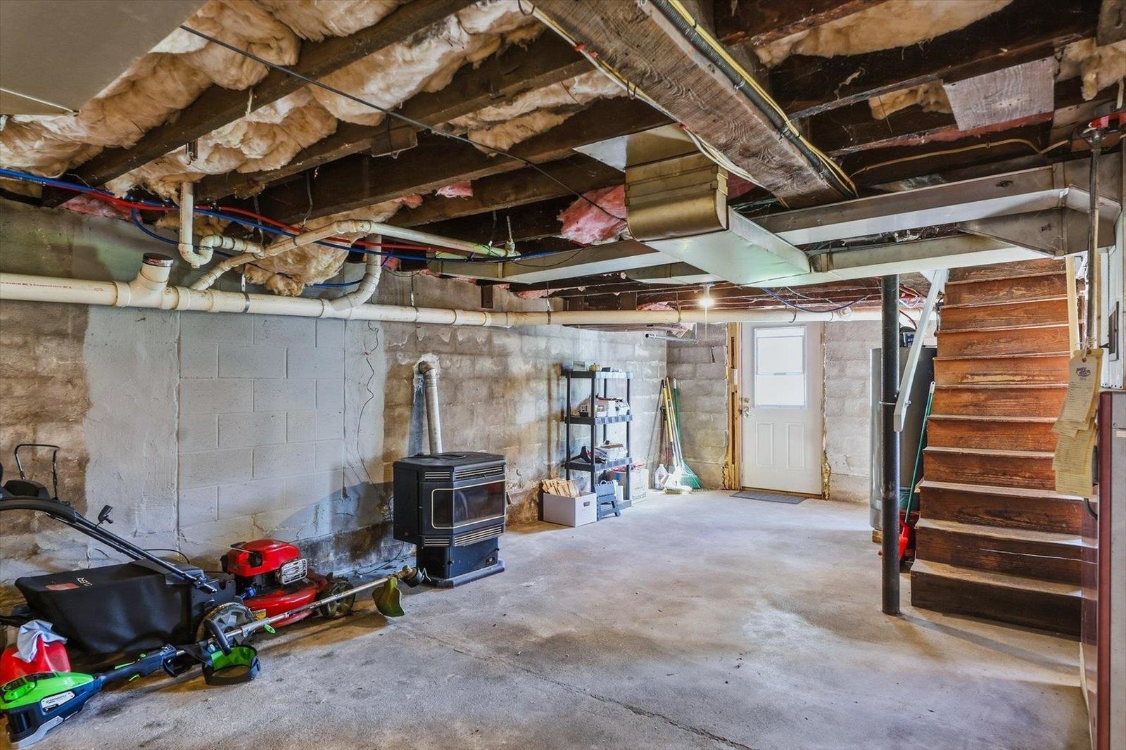 123 Gilsum Street Property Photo 29