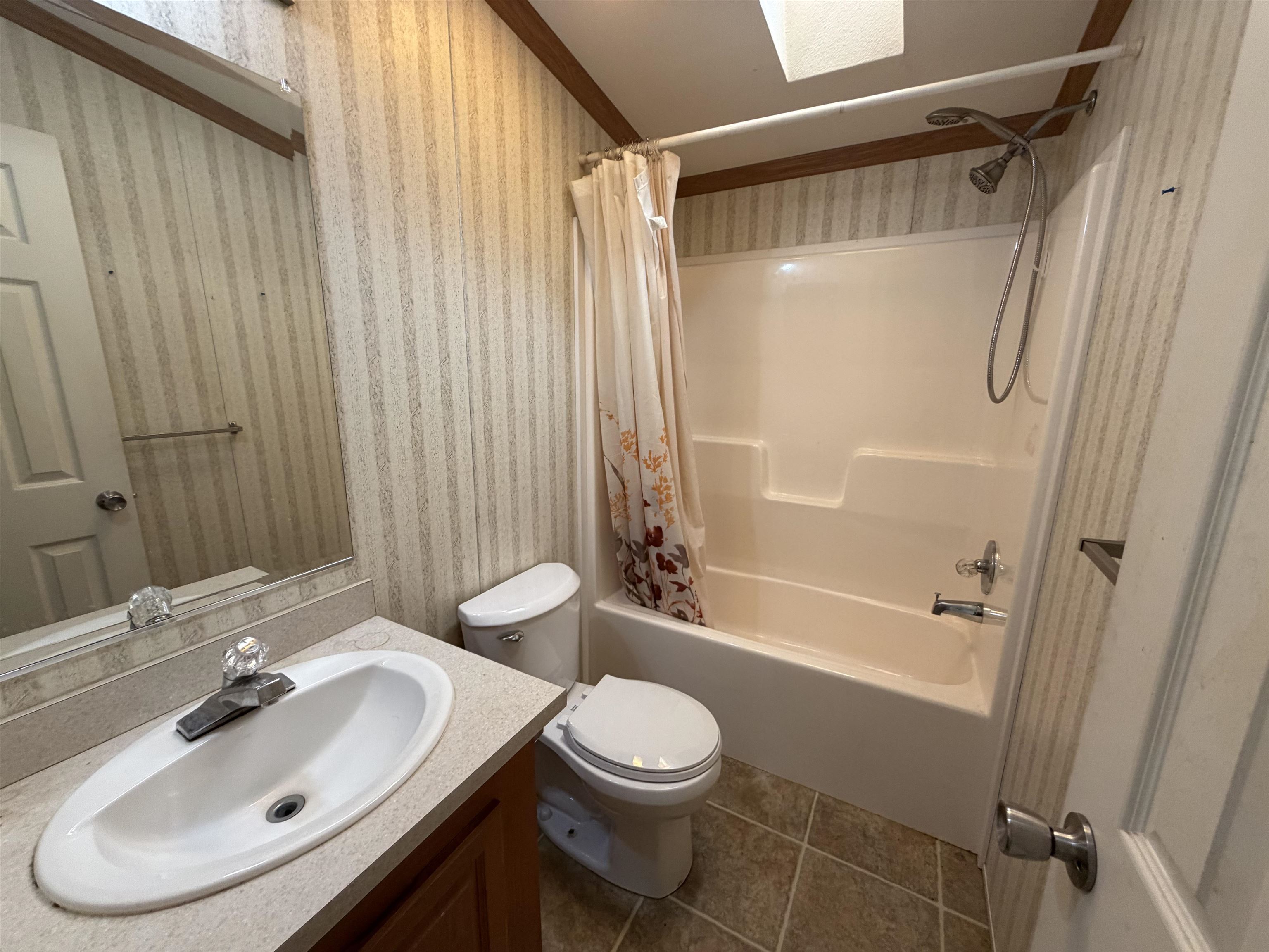 11 Colonial Village Property Photo 21