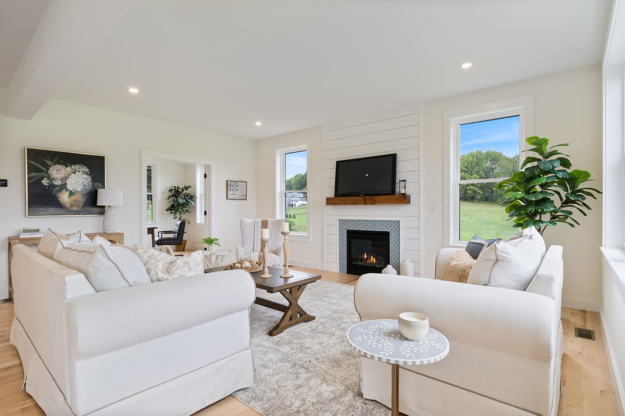 244 Oak Street Property Photo 9