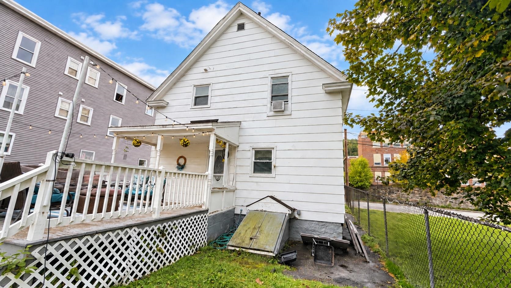 273 Coos Street Property Photo 4
