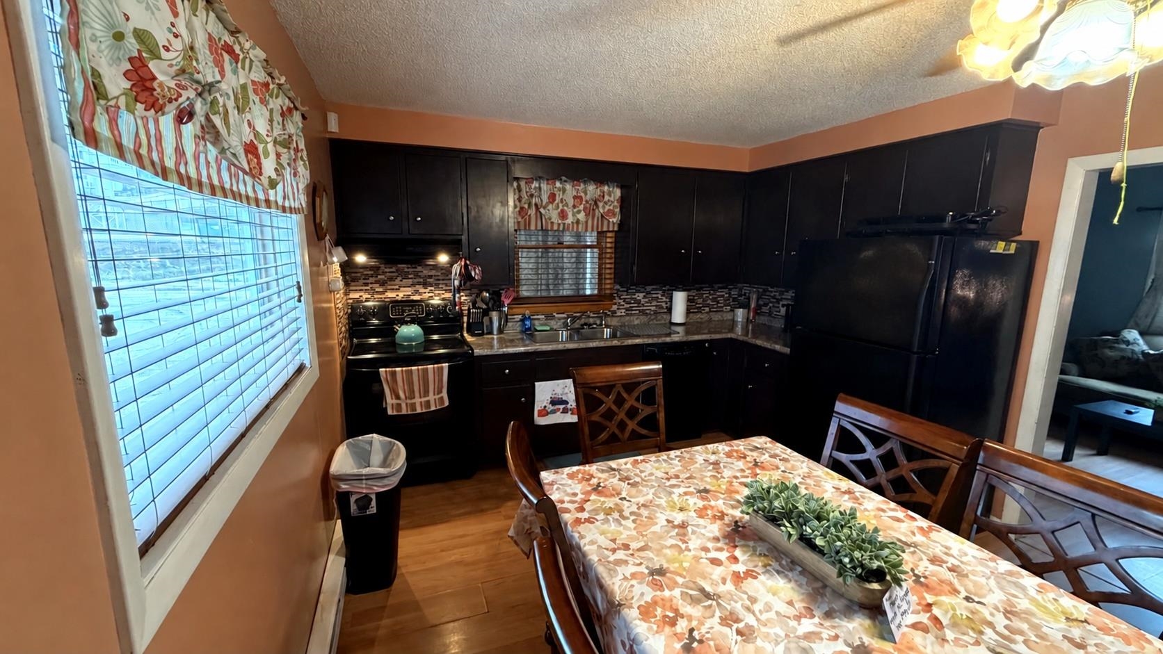 273 Coos Street Property Photo 11